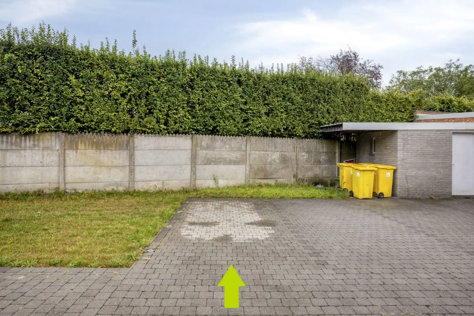 Instapklaar gelijkvloers appartement met 1 slpk, tuintje en autostaanplaats in het centrum ! foto 14