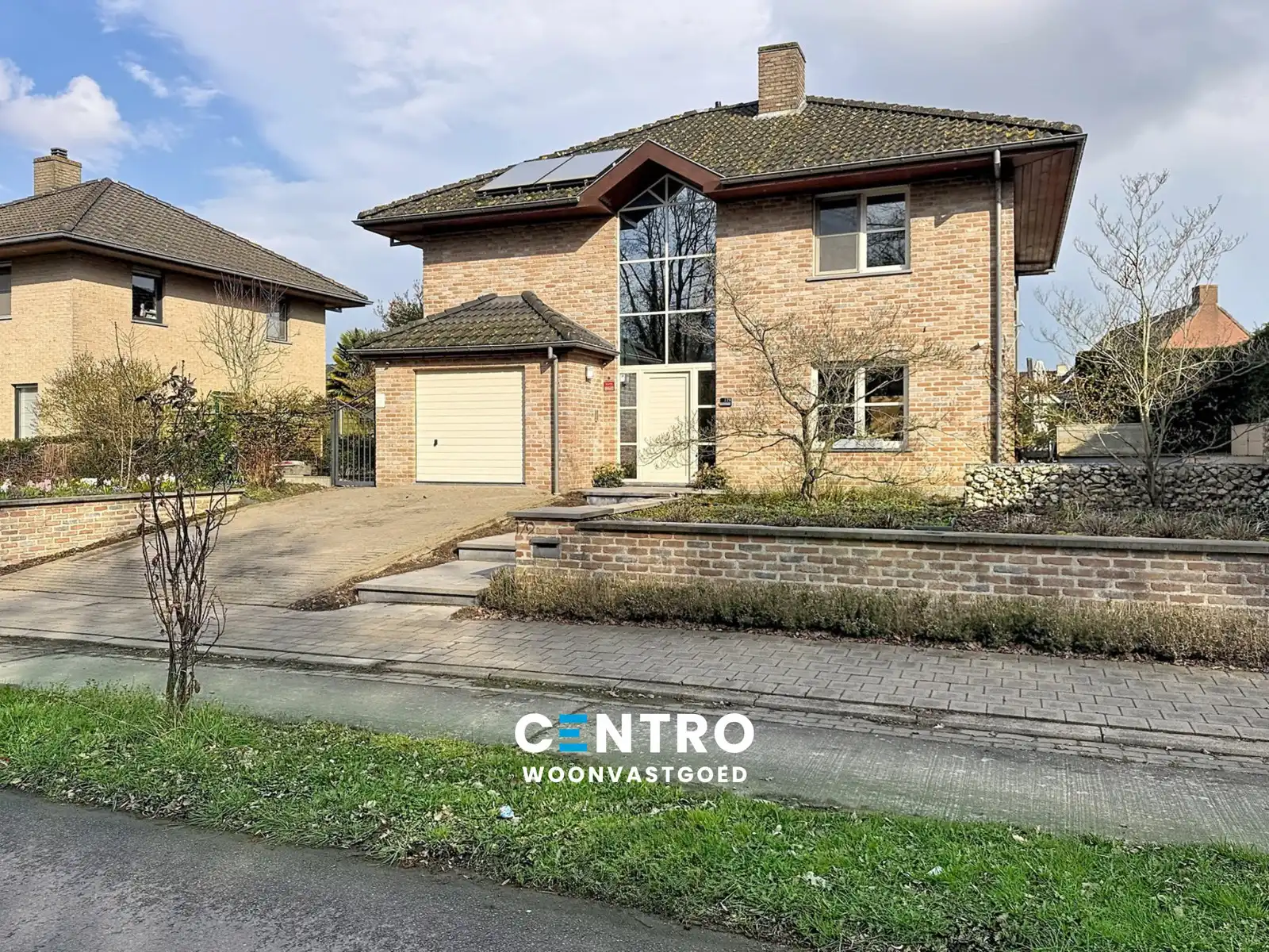 Kwalitatief afgewerkte villa met 4 slpks, garage én ZUIDger. tuin! foto {{pictureIndex}}