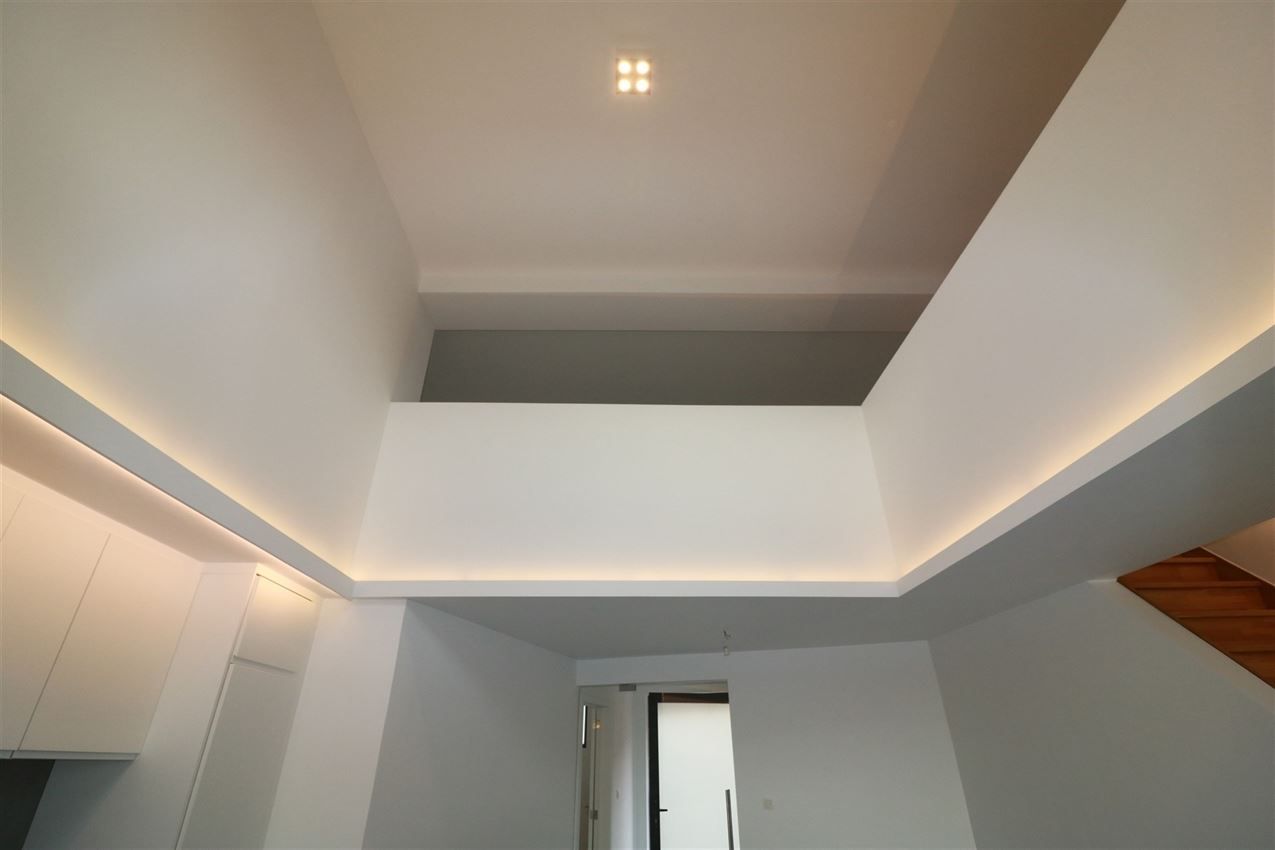 Architecturaal plaatje met 4 slpk., garage en riant terras foto 12