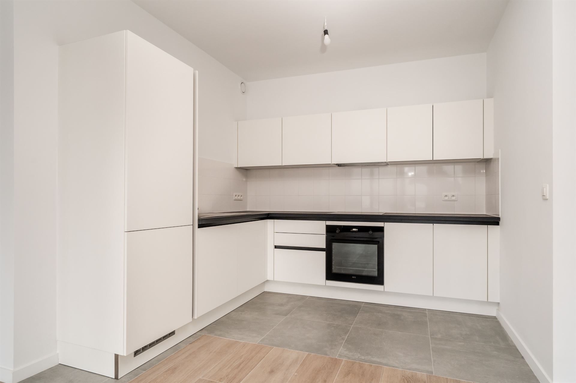 Dicht bij het Tour&Taxis-terrein, prachtig duplex met 2 slaapkamers : foto 3