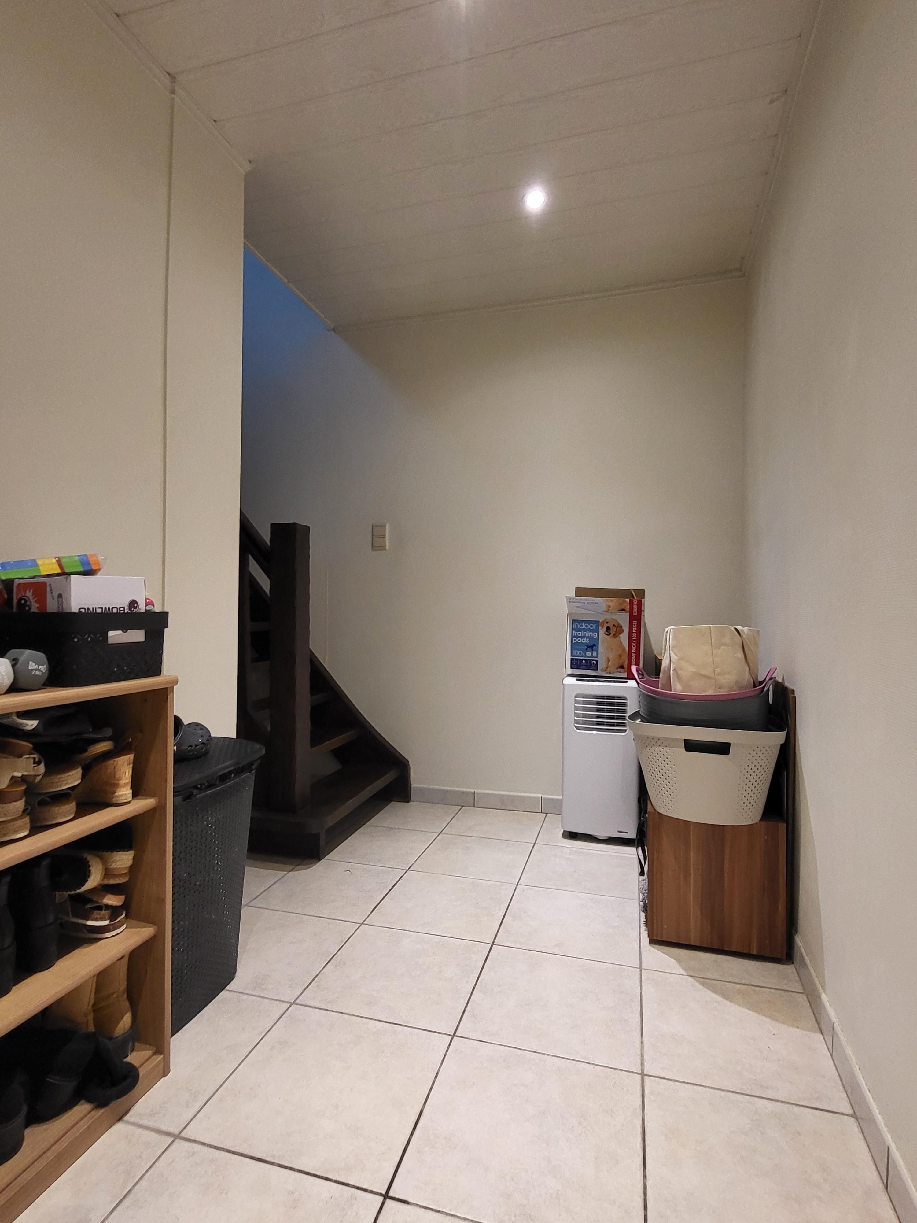 Prachtige koppelwoning met zonnige oprit/ terras, garage en 2 autostaanplaatsen.  foto 24