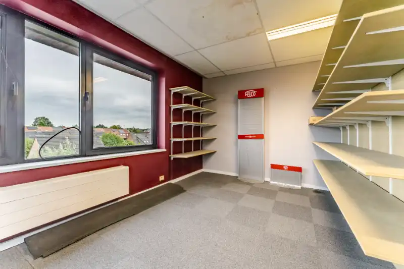 Lichtrijke kantoorruimte te Roeselare foto 11