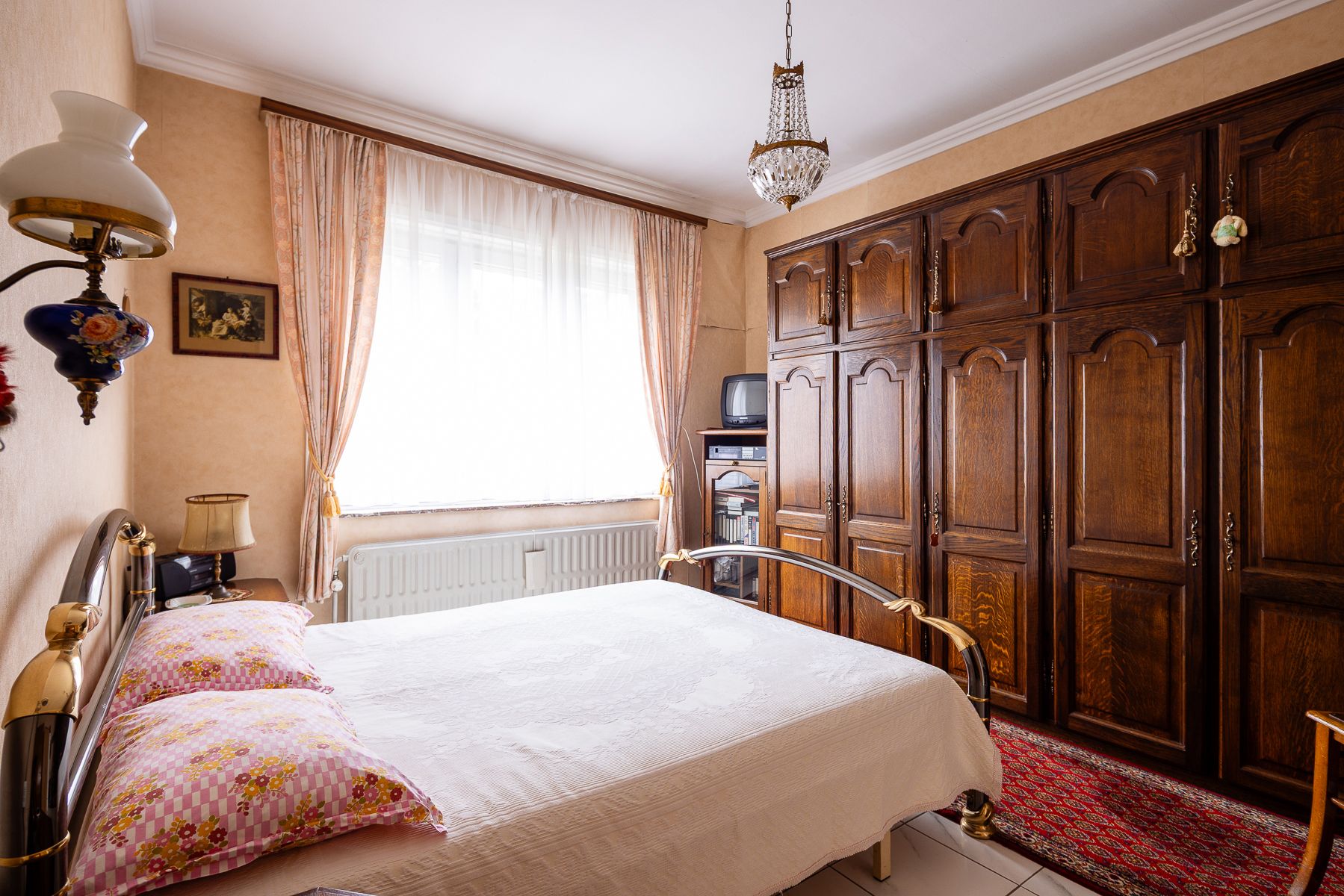 Gezinswoning met tuin, terras en garage foto 11