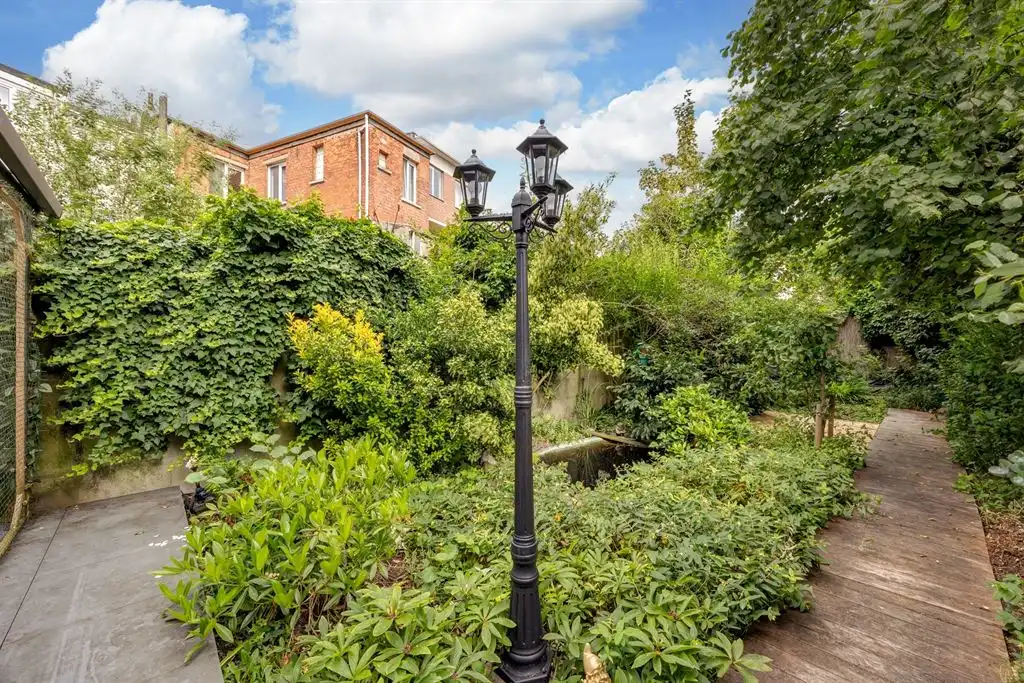 Stijlvol gerenoveerde woning met authentieke charme, zonnige tuin en toplocatie foto 2