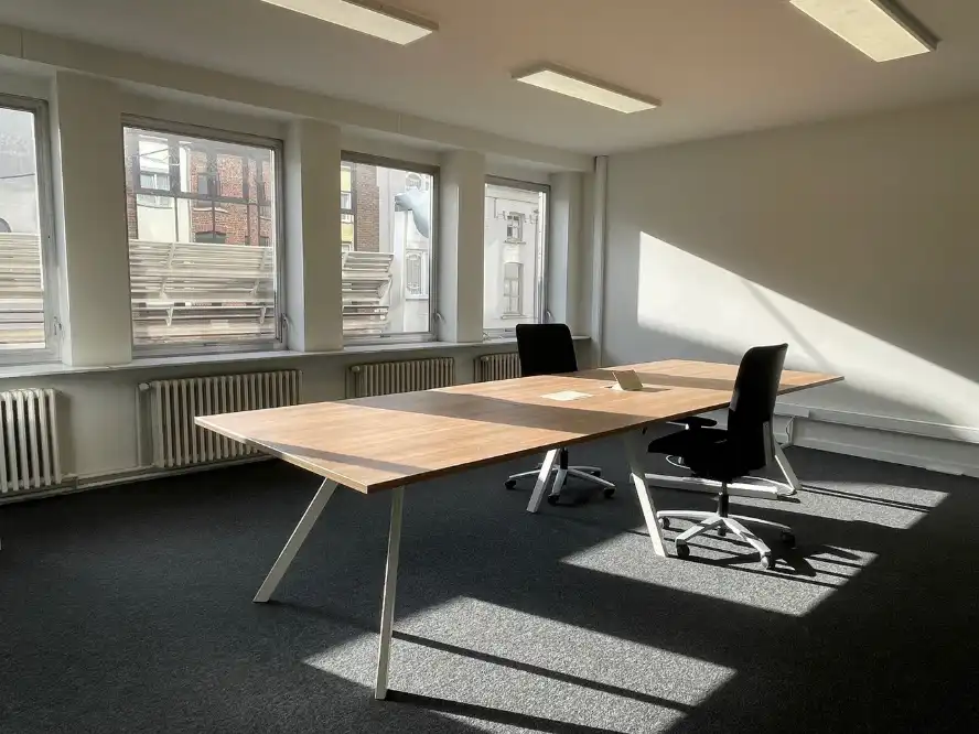Instapklaar en polyvalent handelspand/kantoor te huur op TOPLOCATIE foto 16