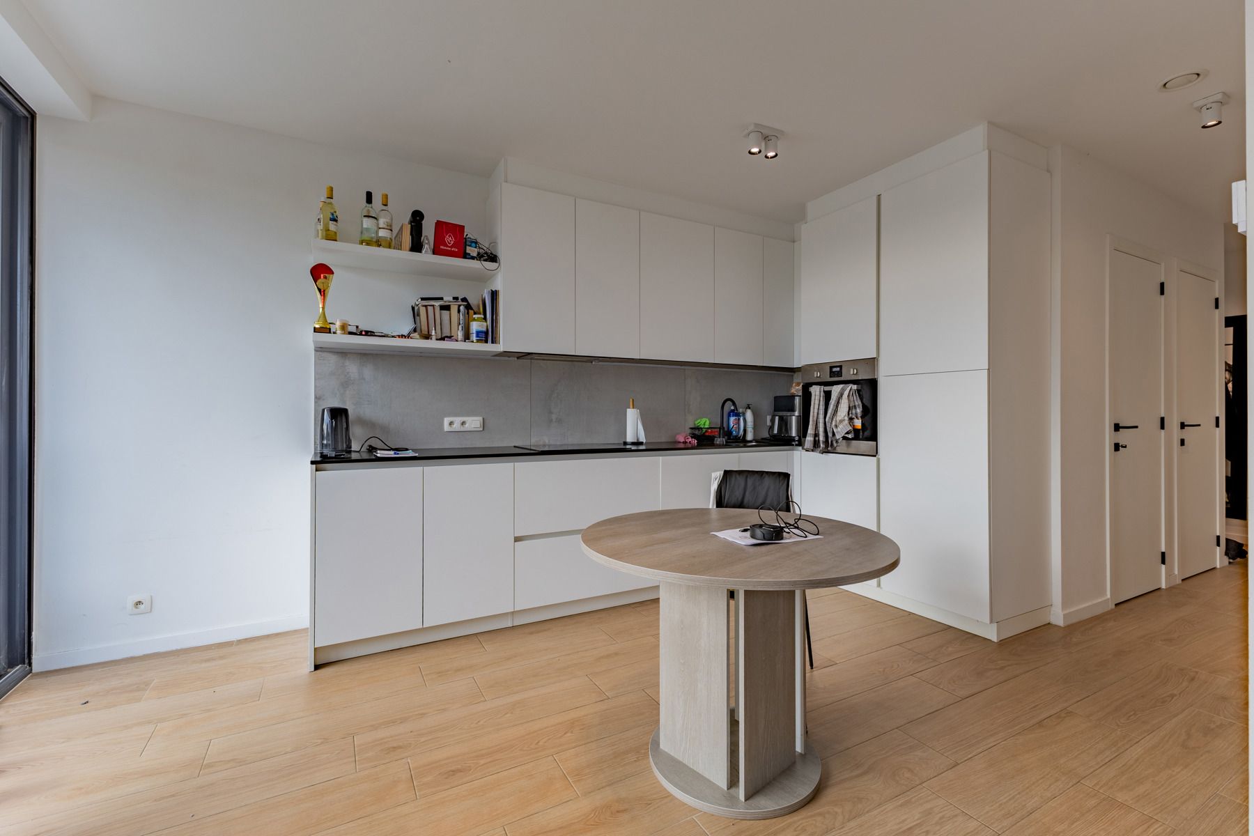 OPTIE Zeer recent appartement met 1à2 slaapkamers en staanplaats foto 10