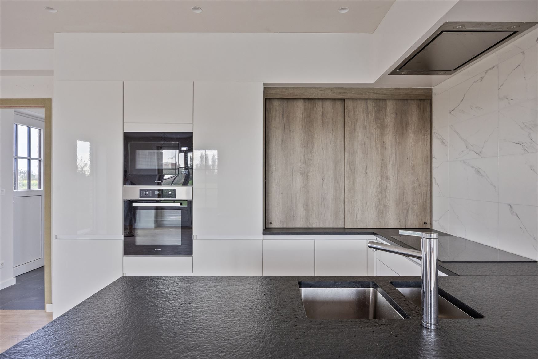 Uitzonderlijke nieuwbouwwoning in landelijke stijl foto 9