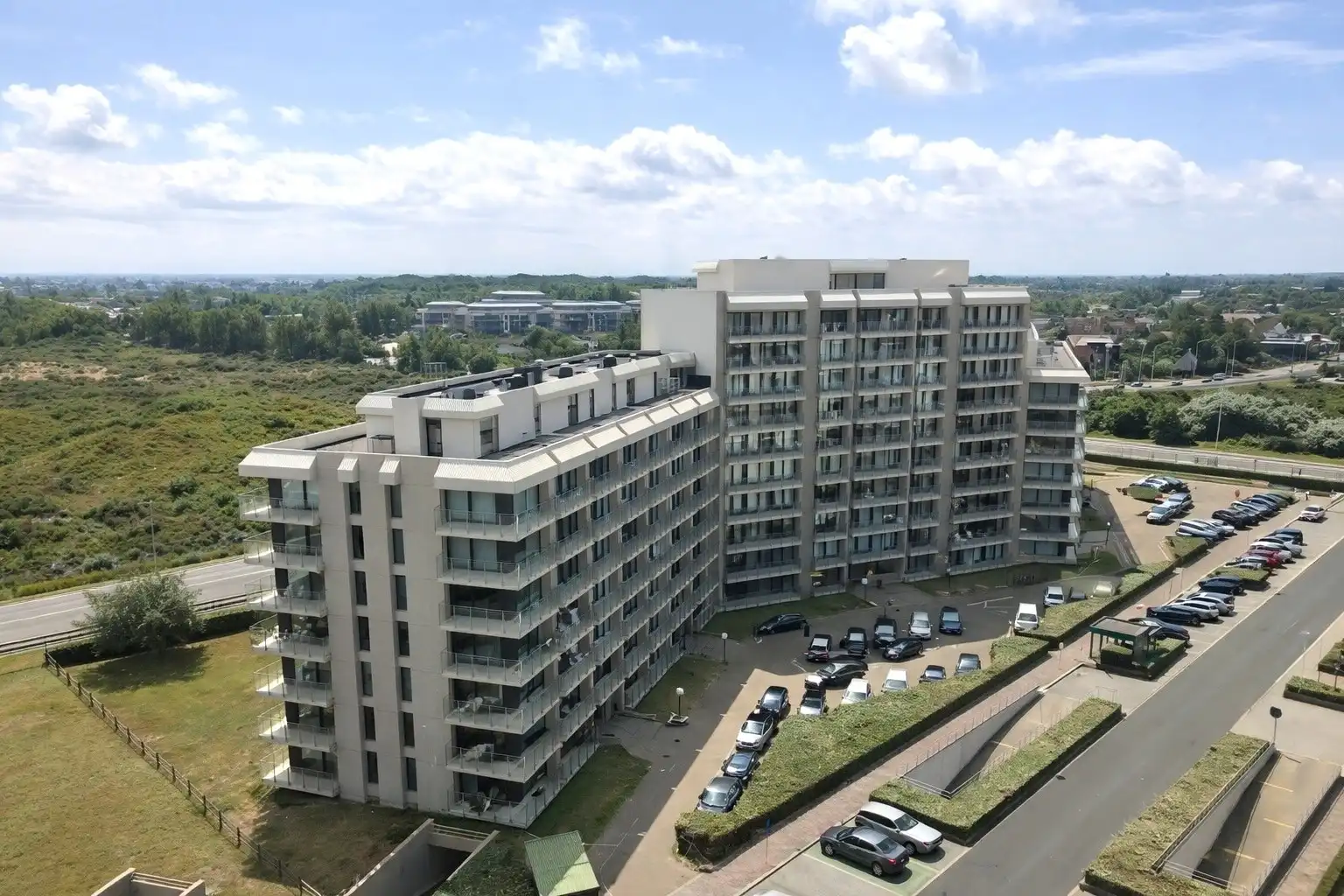 Gerenoveerd luxe appartement met terras op topligging in Nieuwpoort-Bad foto {{pictureIndex}}