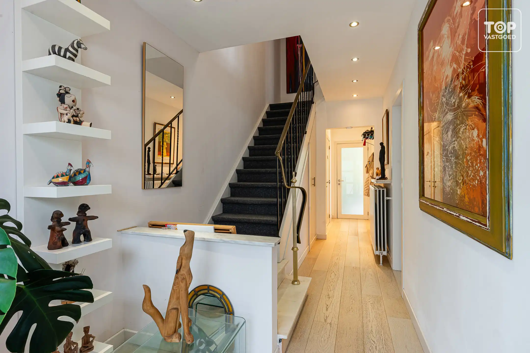 Instapklare halfopen woning met 4 slaapkamers, garage en mooie tuin foto 3