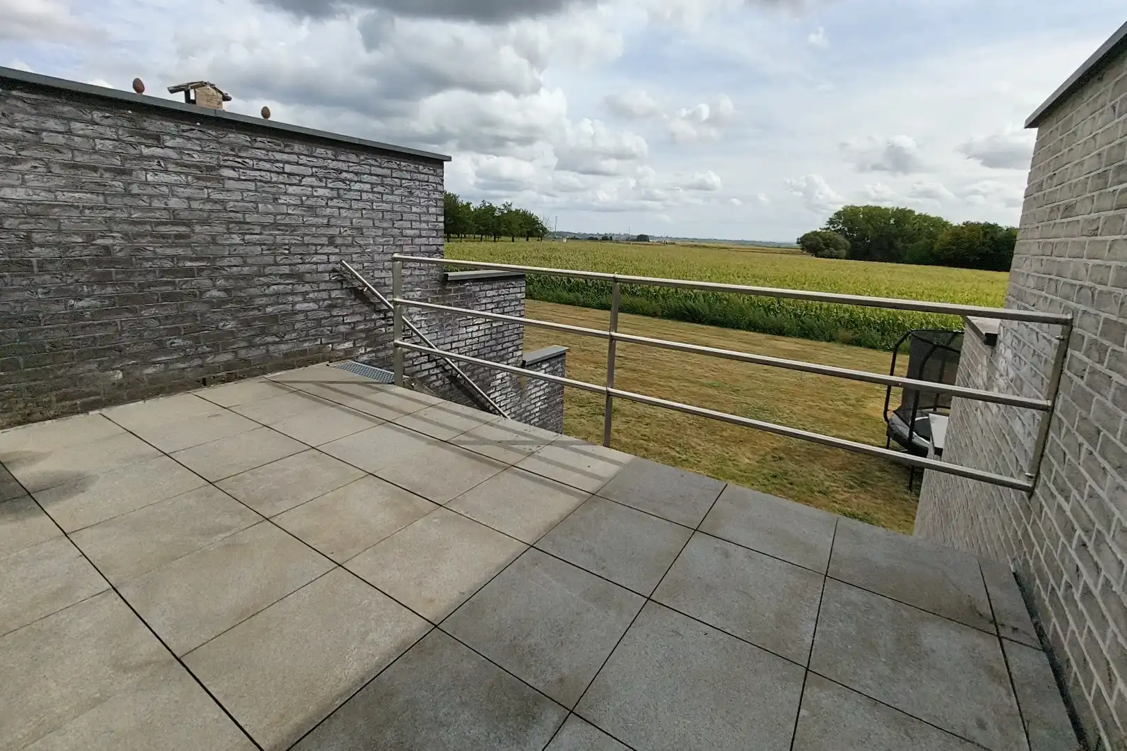 MODERNE LOFTWONING MET TERRAS EN 2 AUTOSTAANPLAATSEN foto 8