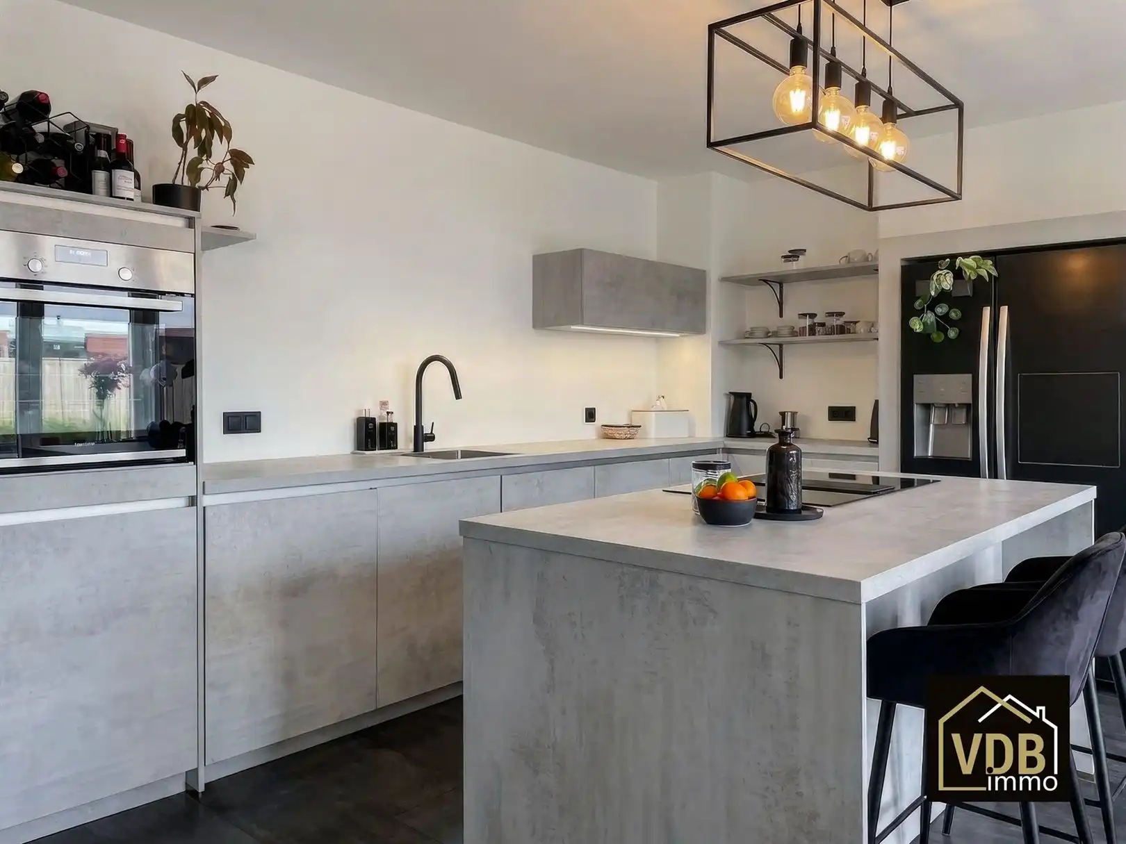 TOPWONING, rustige ligging, 4 slaapkamers, inpandige garage en zwembad foto 18