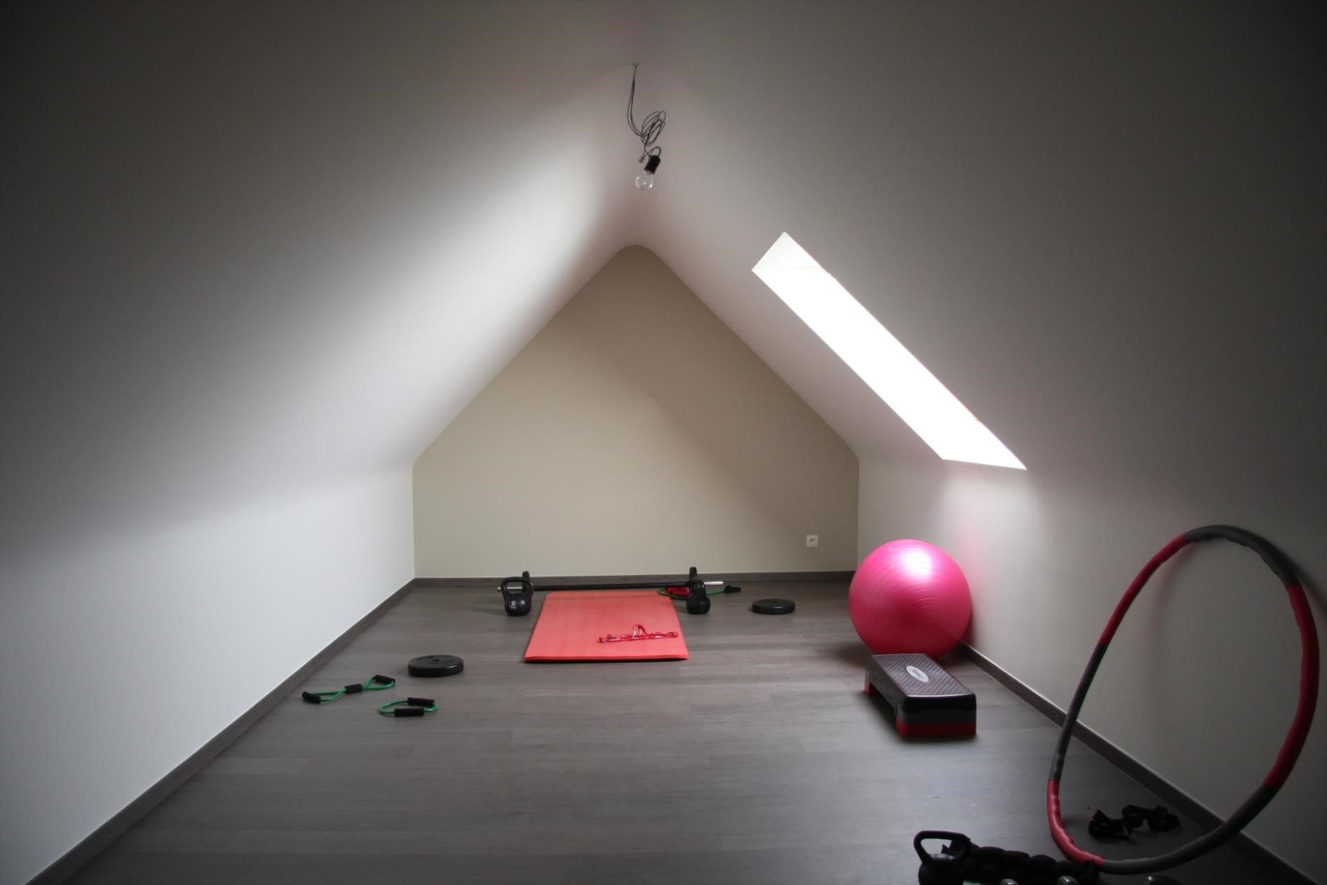 Mooi afgewerkt, ruim duplex-appartement (3 slks) met groot terras te Lierde foto 17