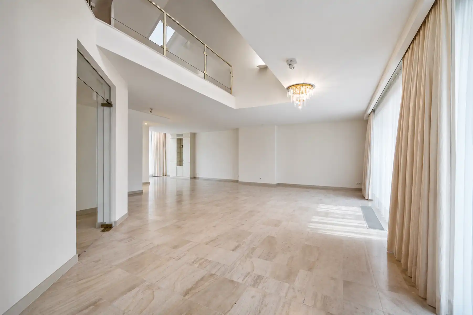 Ruim te renoveren duplex app. in het centrum van Schilde foto 3