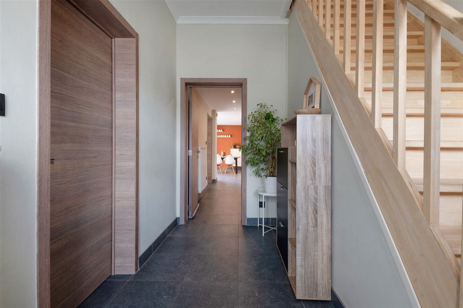 Gerenoveerde gezinswoning met tuin en garage op 6are70 foto 2