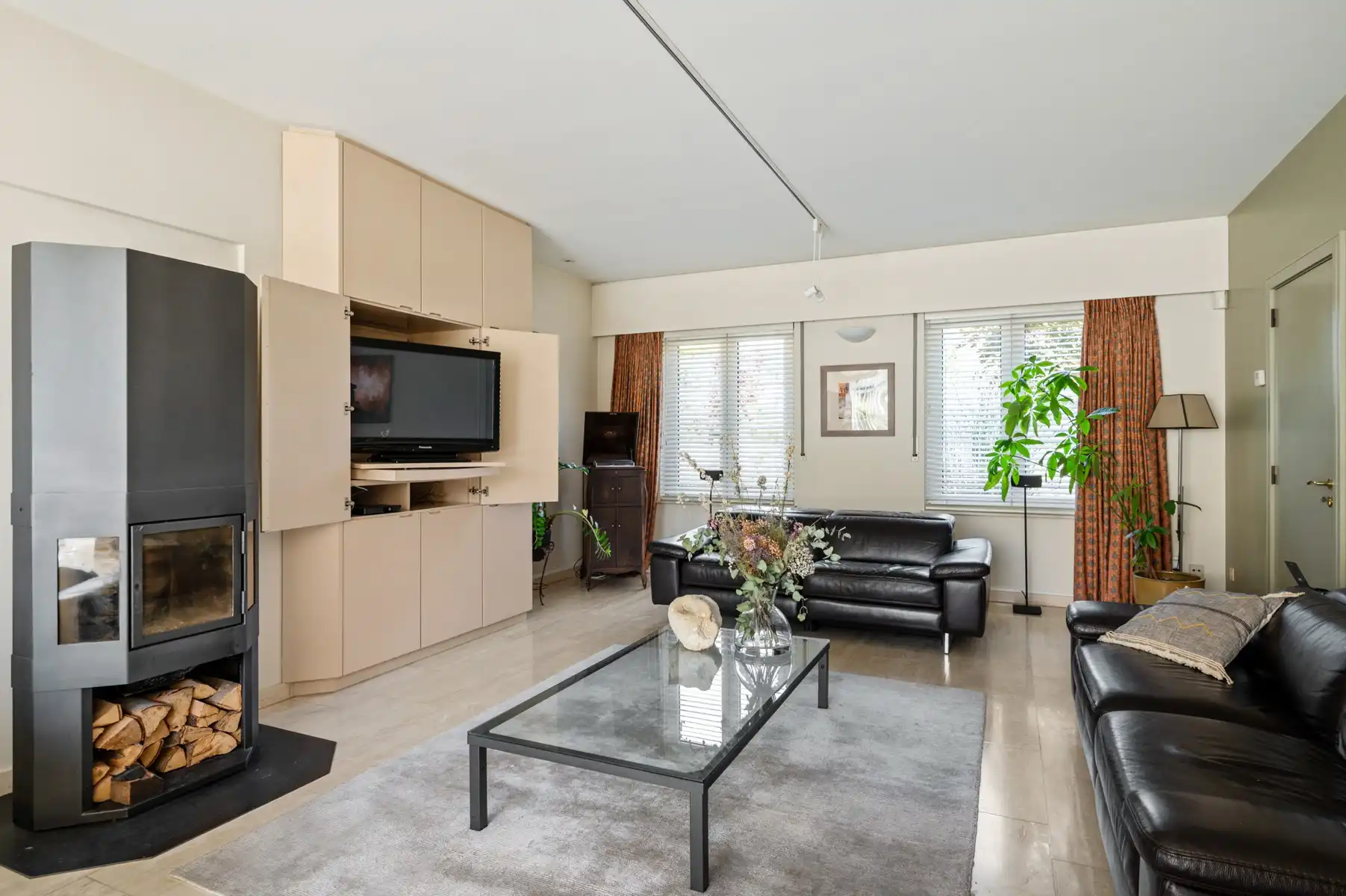 Ruime en lichtrijke villa in rustige, groene omgeving foto 12