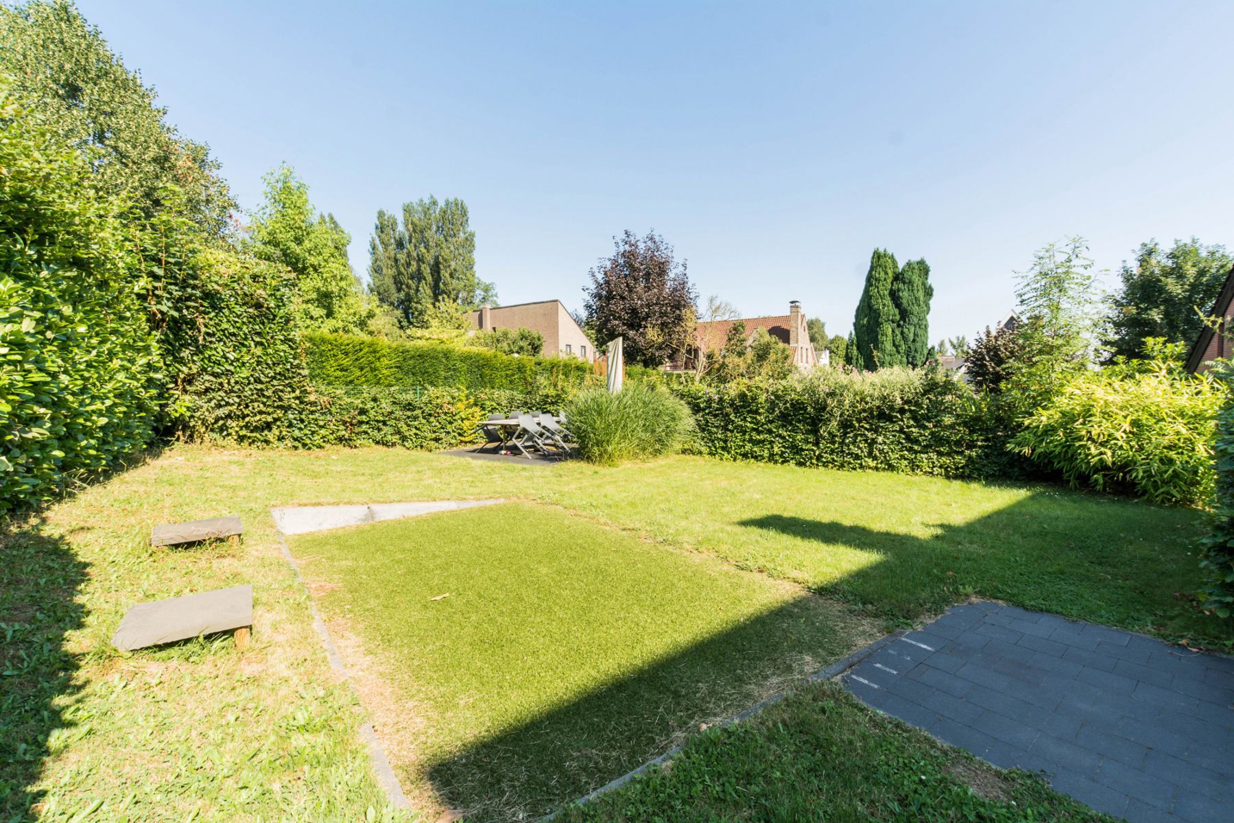 Rustig en residentieel gelegen villa met garage en tuin... foto 5