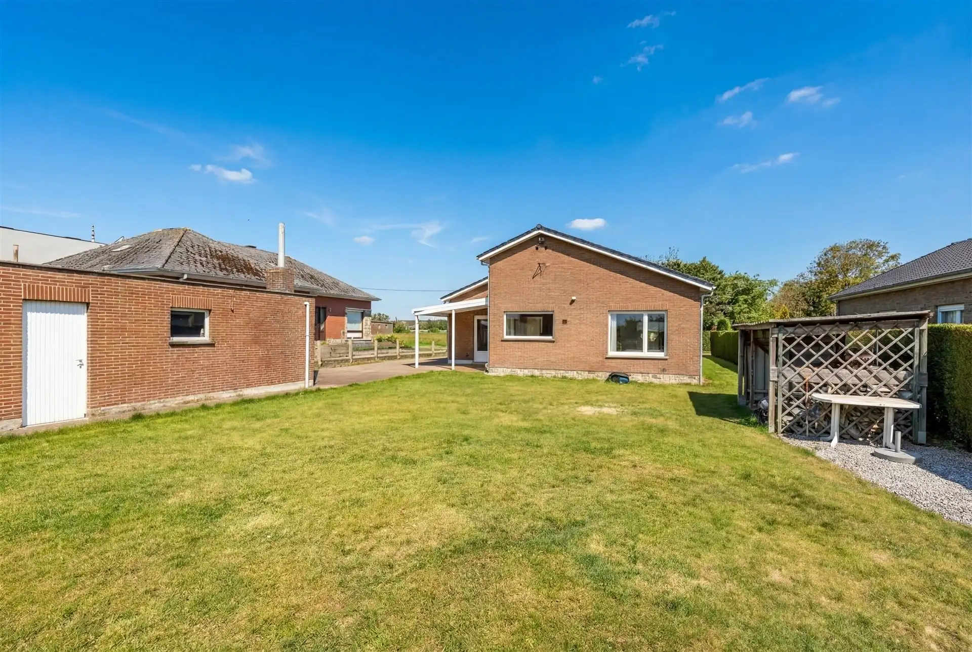 Charmante bungalow met landelijk uitzicht in Schellebelle foto 26