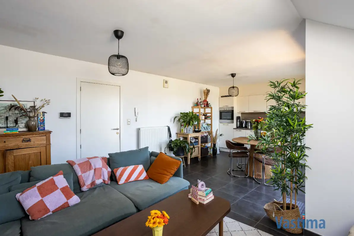Lichtrijk appartement met 2 terrassen, staanplaats en extra zolderruimte foto 3