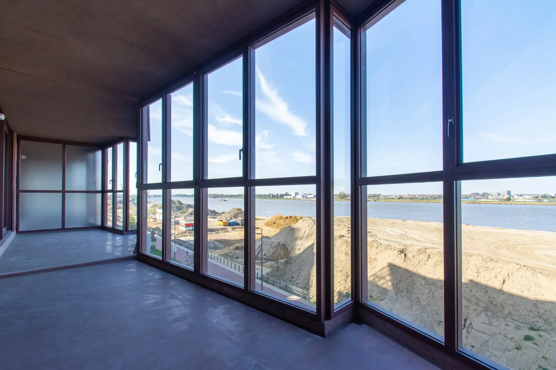 Prachtig 2 slaapkamer app met frontaal Scheldezicht foto 3