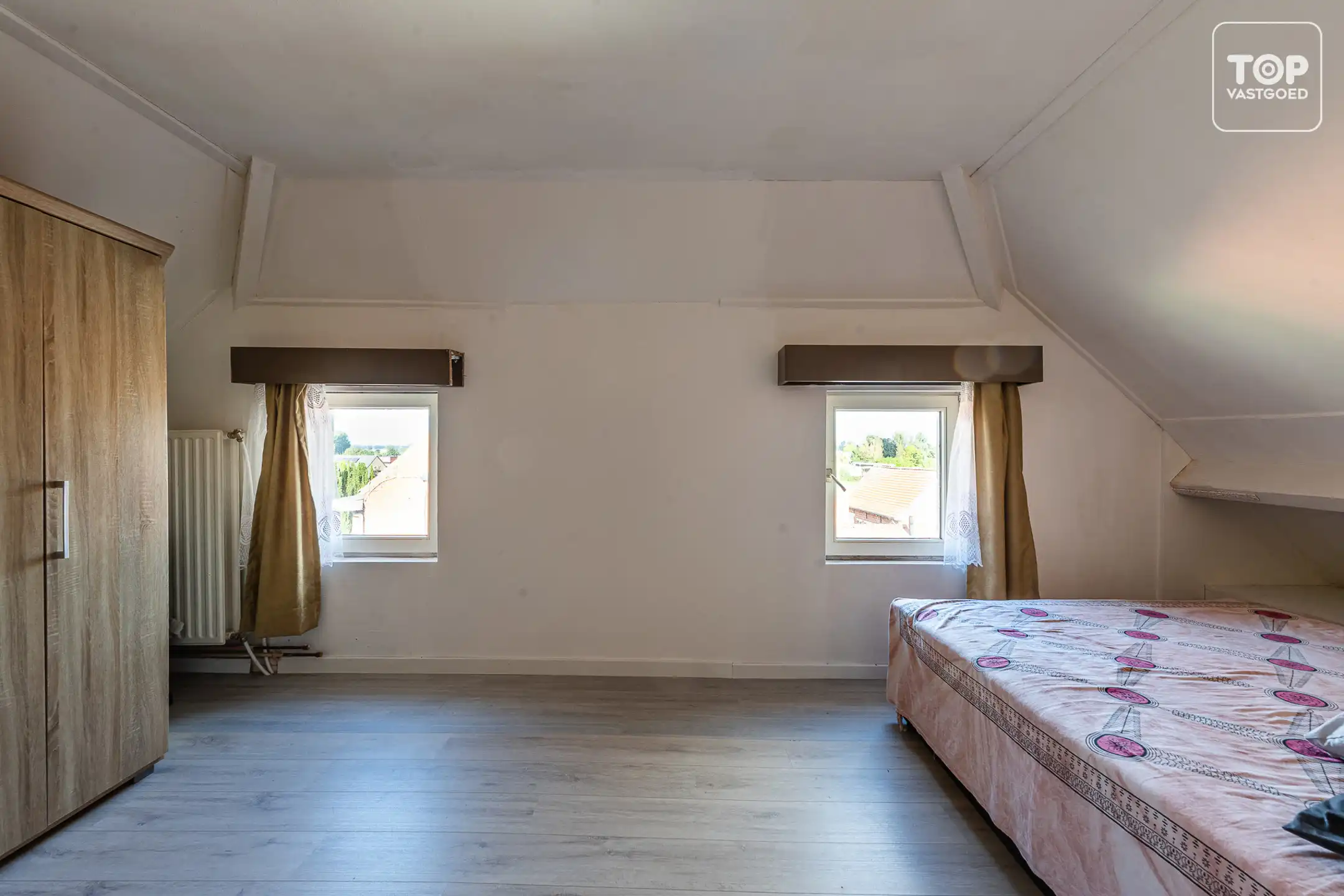 Karaktervolle half open woning met mooie gevel.  foto 22