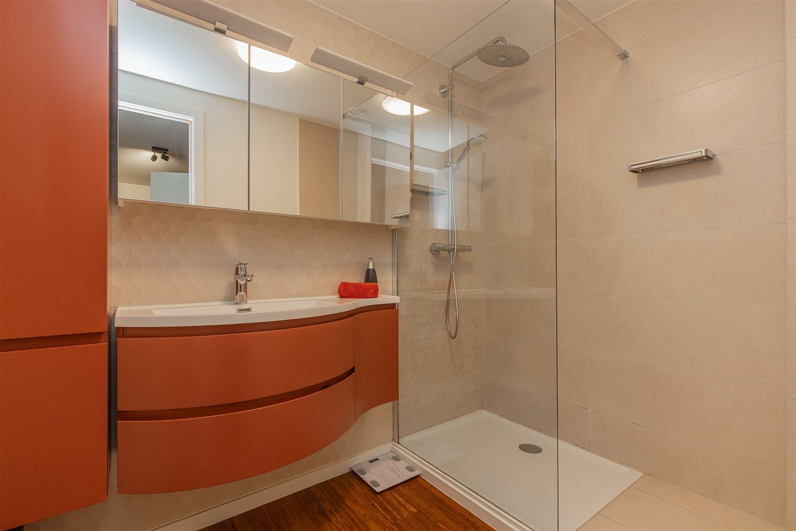 Instapklaar appartement met 1 SLP in Jette! foto 7