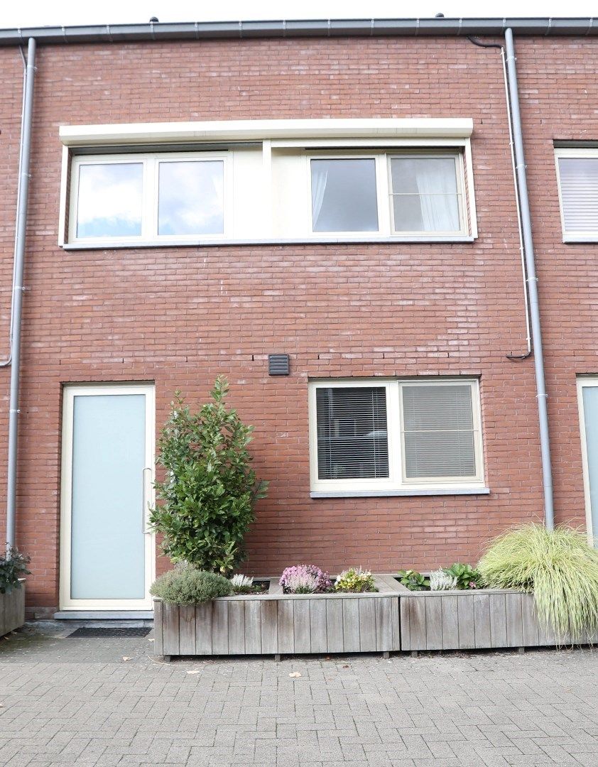 Instapklare eengezinswoning met 4slaapkamers op privaat woonerf te koop! foto 18