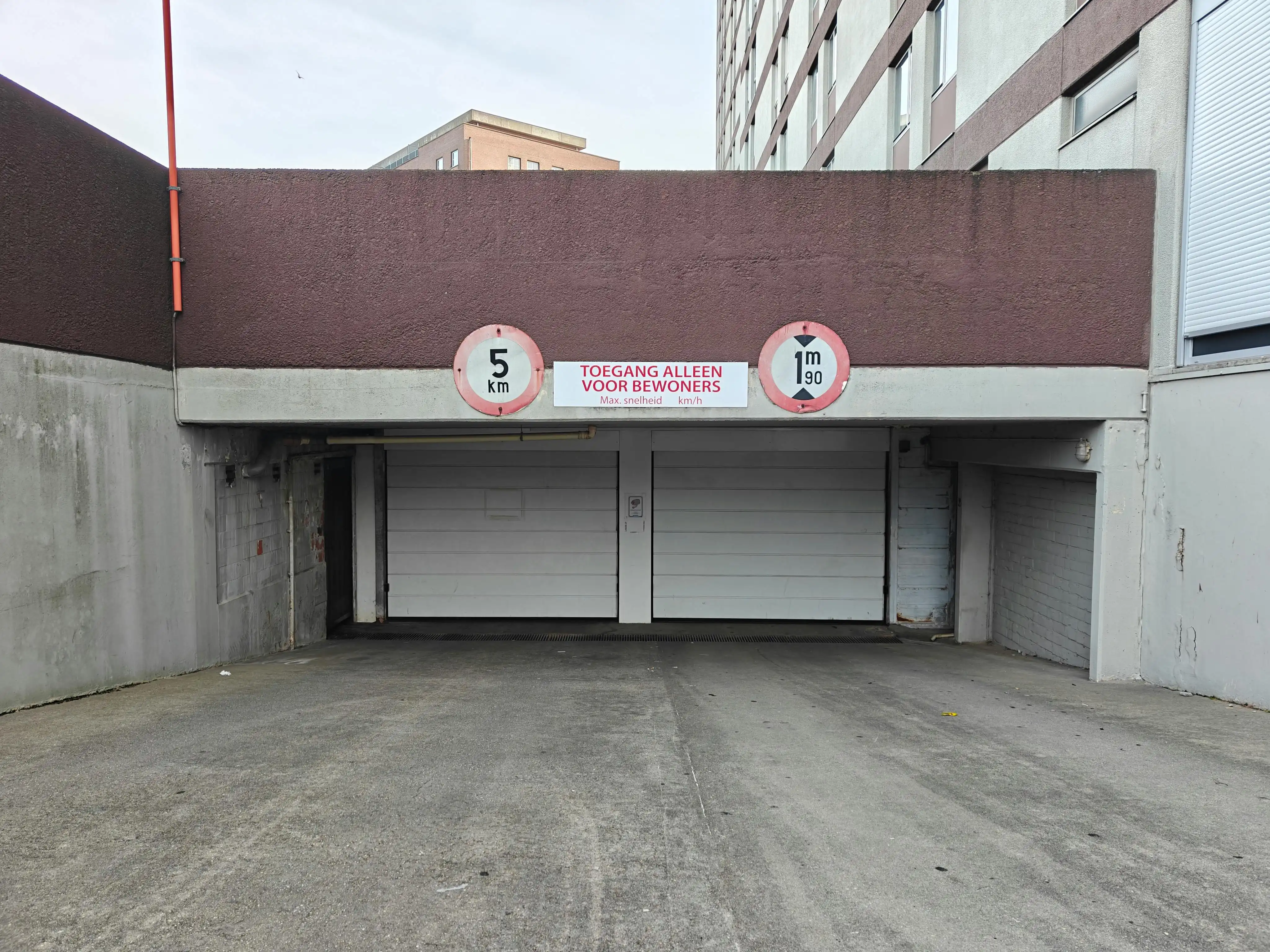 Overdekte autostaanplaats te koop in Borgerhout foto 7