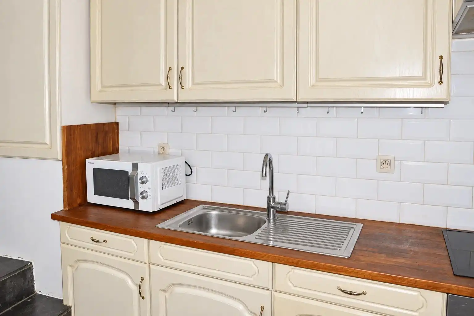 CHARMANTE, INSTAPKLARE WONING MET 2 SLPK'S EN ZUIDWESTGERICHTE STADSTUIN IN HARTJE BORGLOON foto 6