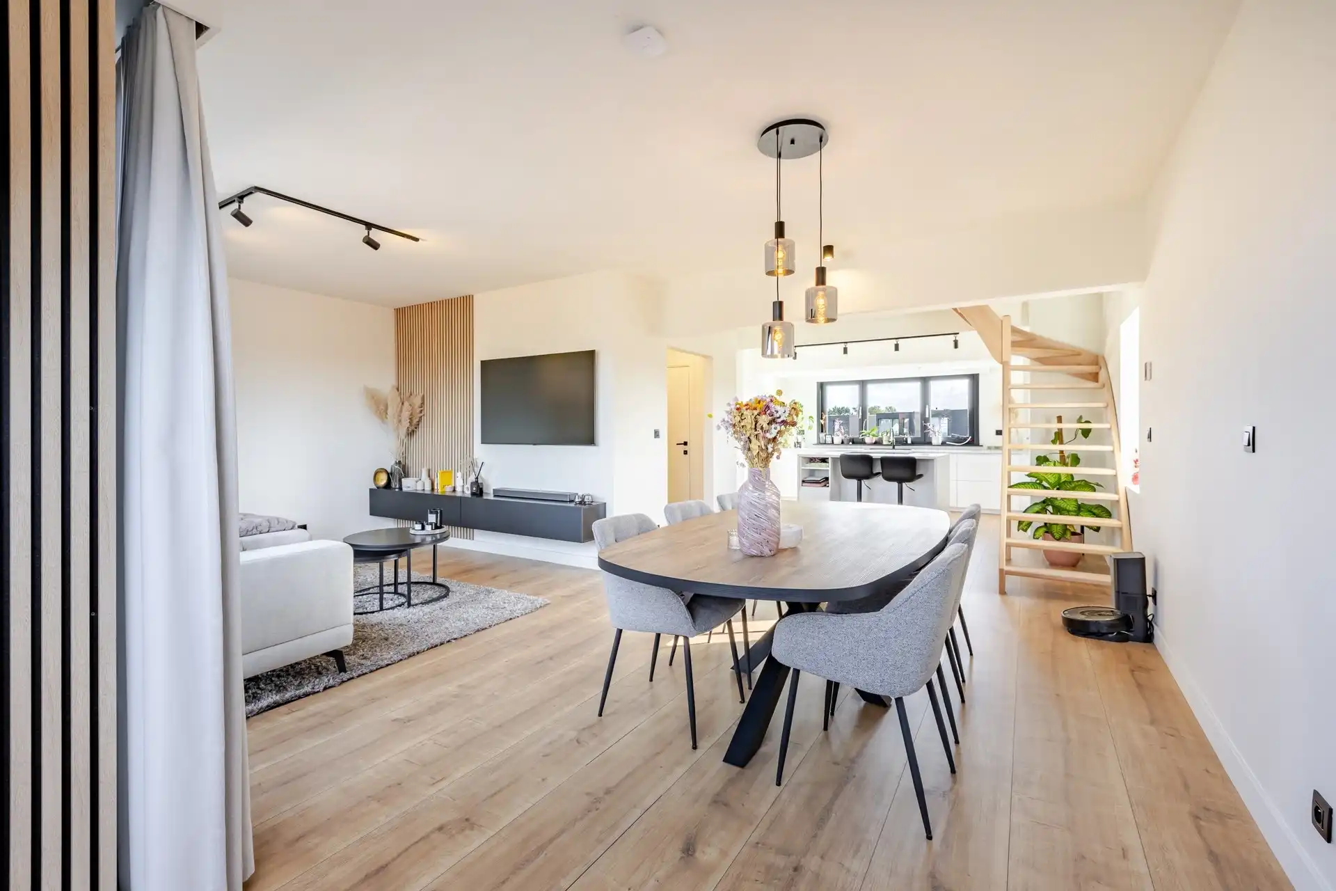 Prachtig gerenoveerd appartement in de dorpskern! foto 2