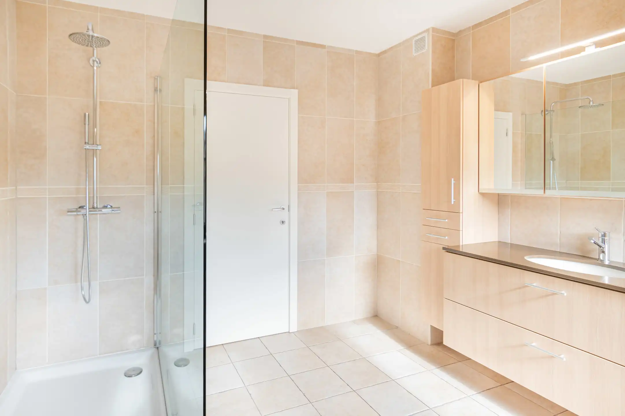 Ruim en instapklaar appartement met 2 terrassen en garage foto 10