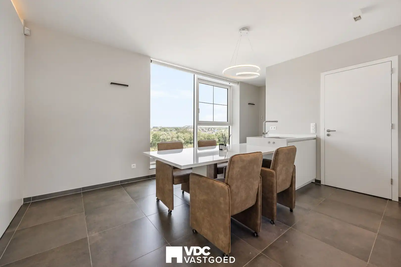 Exclusief duplex-penthouse met panoramisch zwembad – Zuidzicht Hasselt foto 10