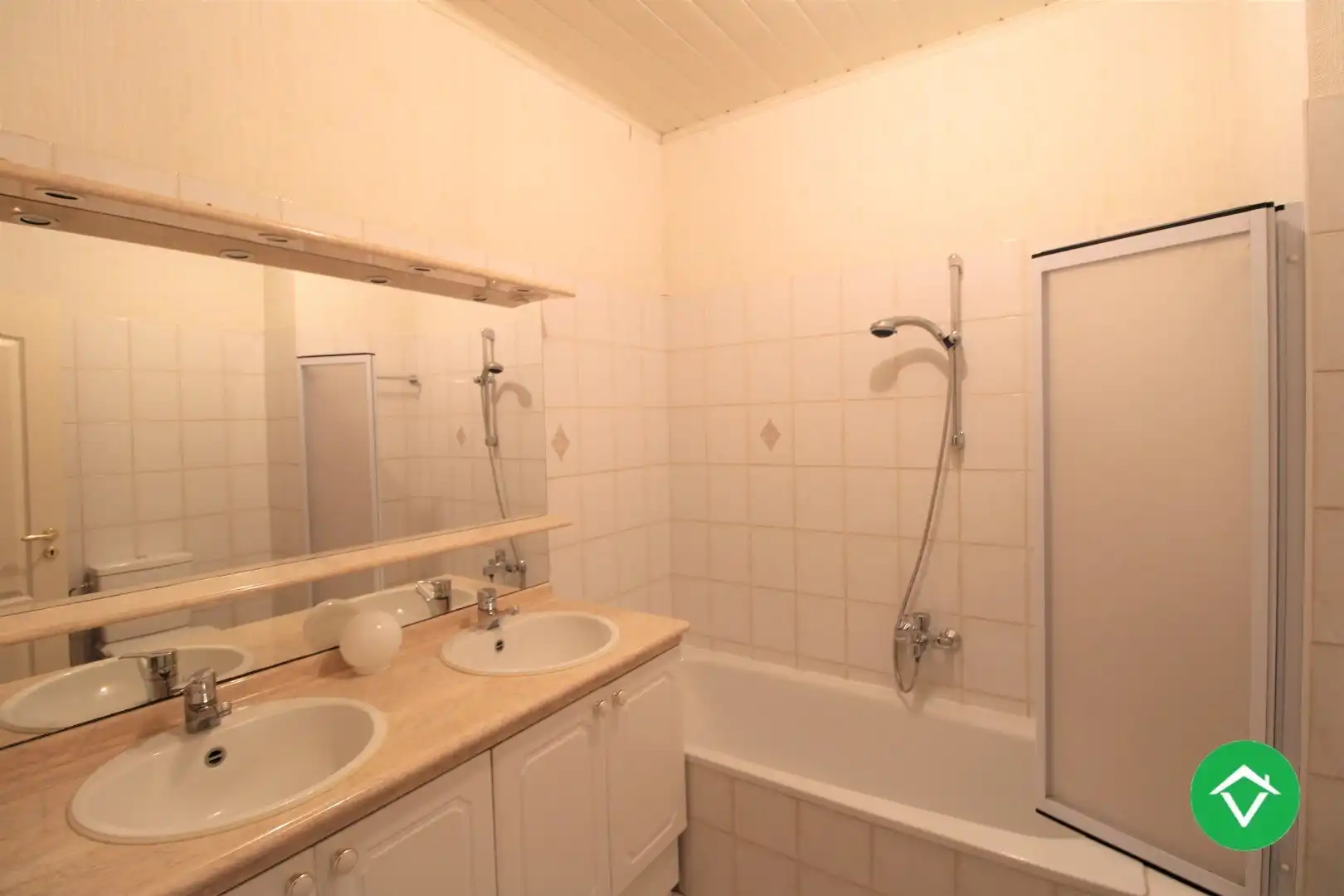 Gelijkvloers appartement met 2 slaapkamers en garage in centrum Roeselare foto 7