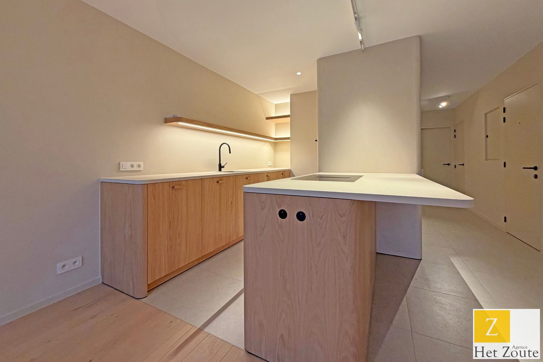 Gerenoveerd app - vlakbij Zeedijk - inclusief staanplaats foto 3