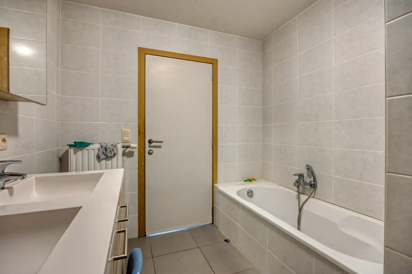 Kleinschalig appartementsgebouw bestaande uit 4 appartementen + 4 carports. foto 9