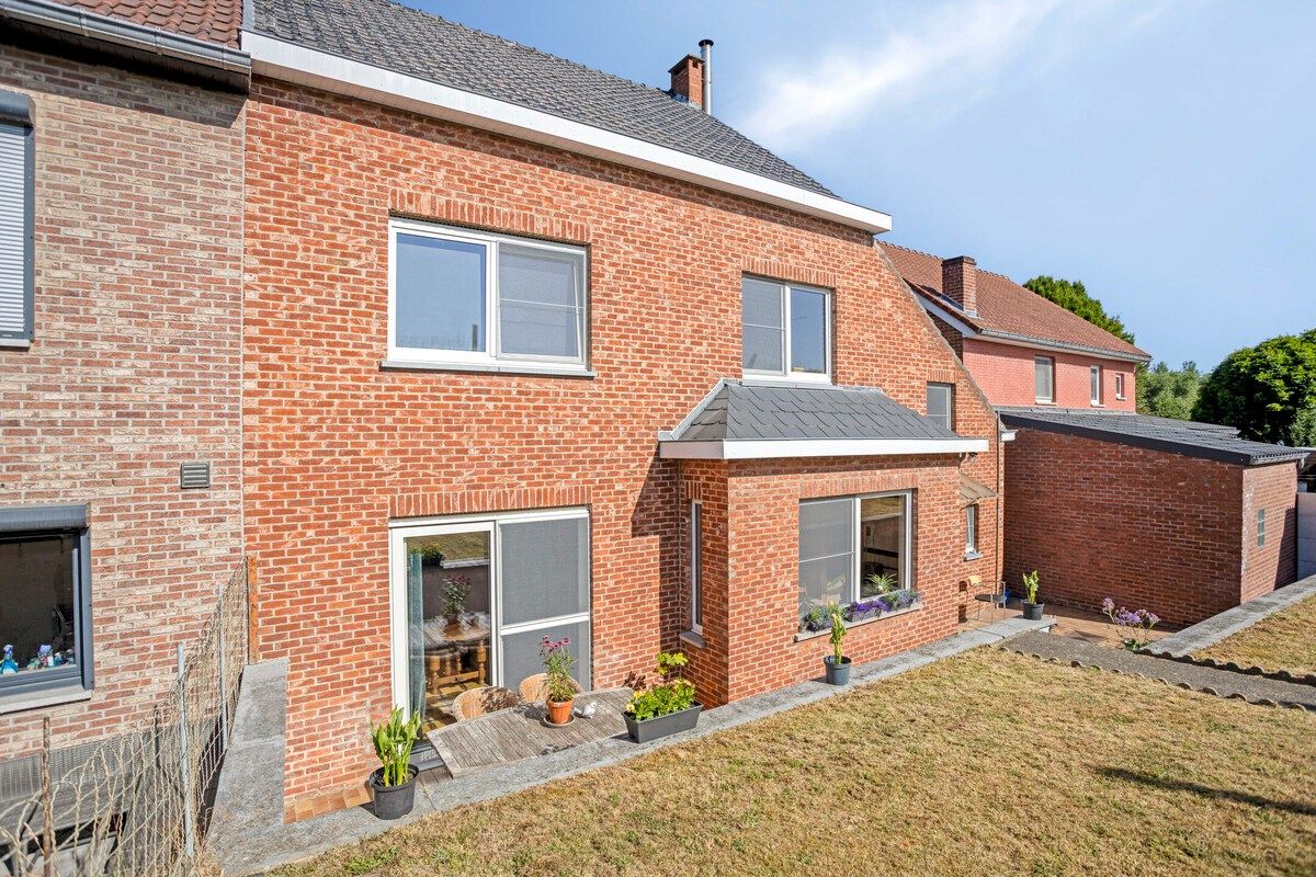 Charmante gezinswoning in het rustige Lauw foto 24