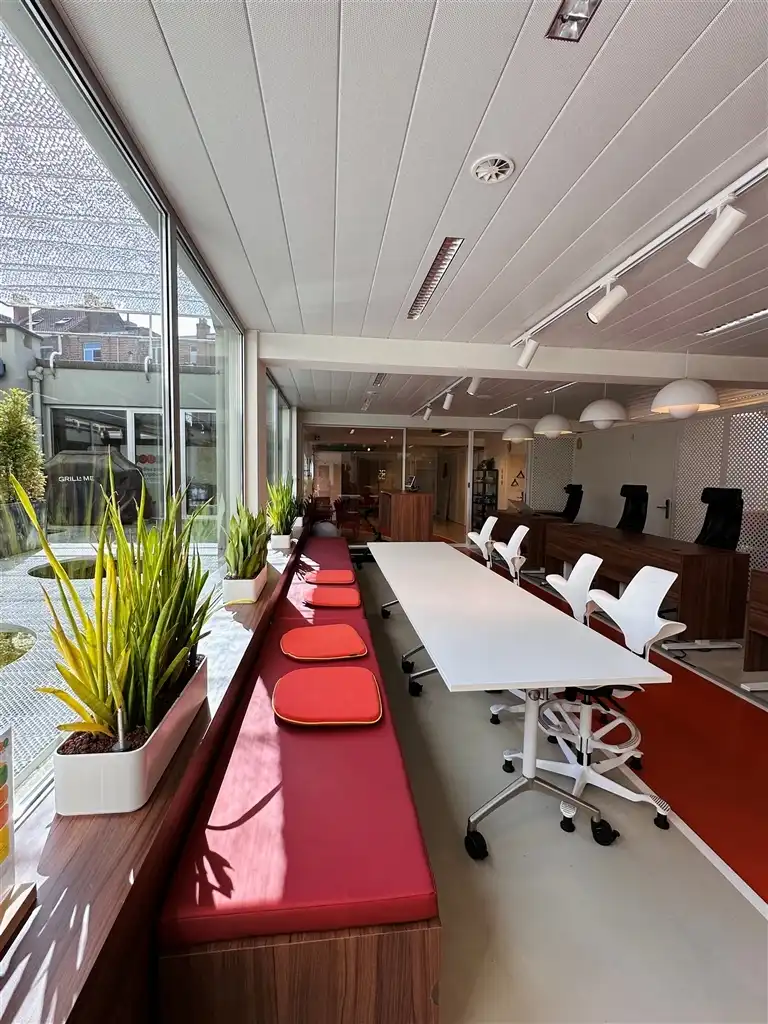 OFFICE ARENA, Eedverbondkaai 242 Gent foto {{pictureIndex}}