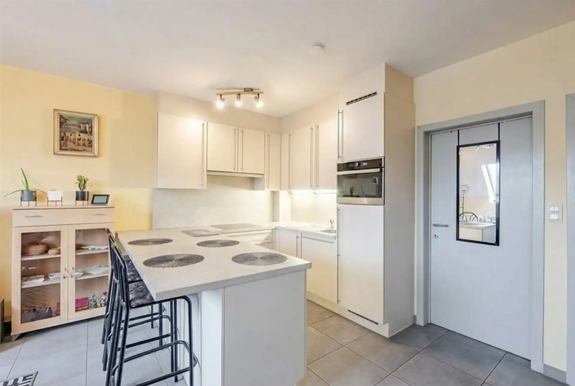 Recent instapklaar appartement in kleinschalige residentie foto 4