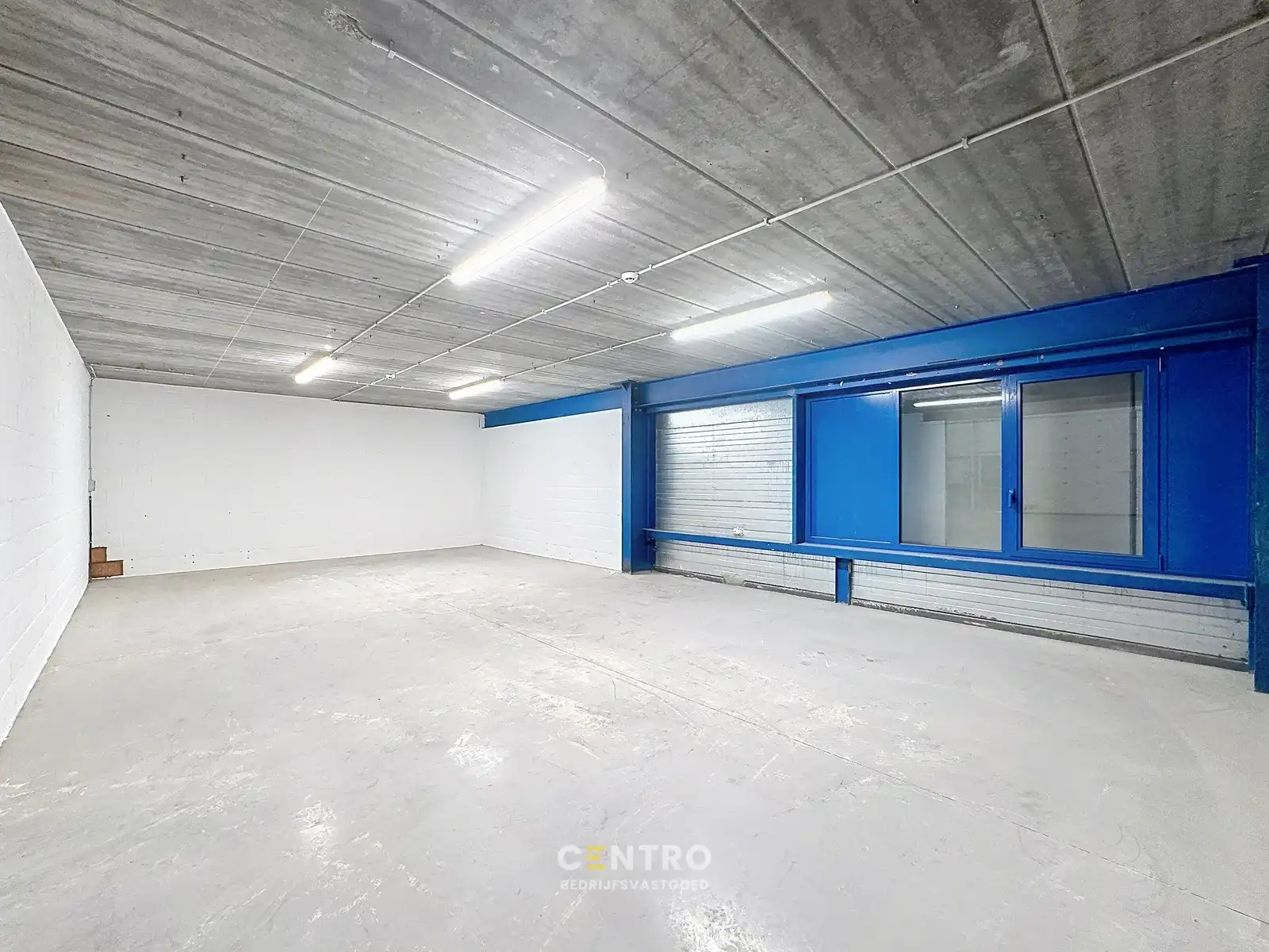 NB KMO-UNIT (238.65m²) met mezzanine (74.37m²) te koop met 2 private parkeerplaatsen voor de deur, elektrische sectionaalpoort en sanitair blok op industriezone "Herdersbrug" te 8000 Brugge foto 10