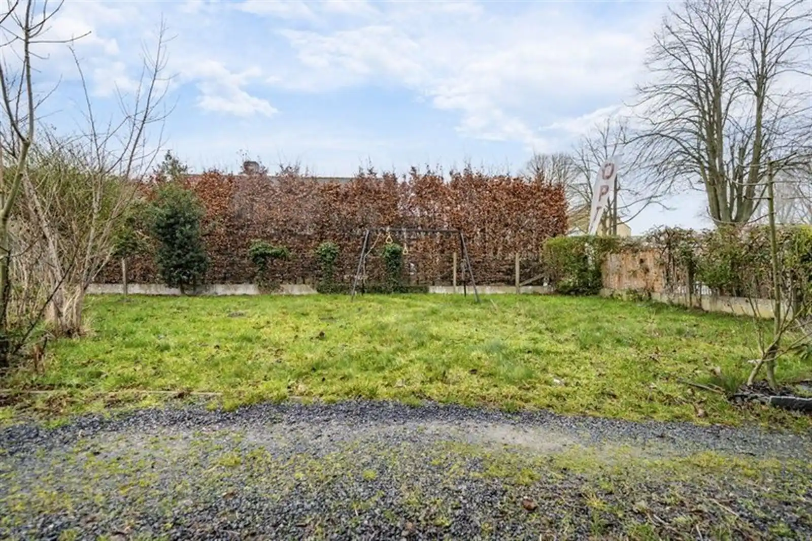 Op te frissen woning met grote tuin en weiden foto 12