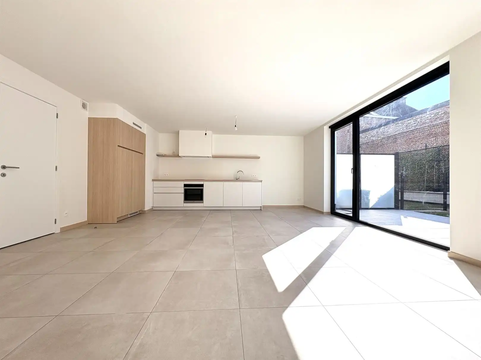 Modern en instapklaar gelijkvloers appartement met terras, tuin en ondergrondse staanplaats in Grembergen foto 2