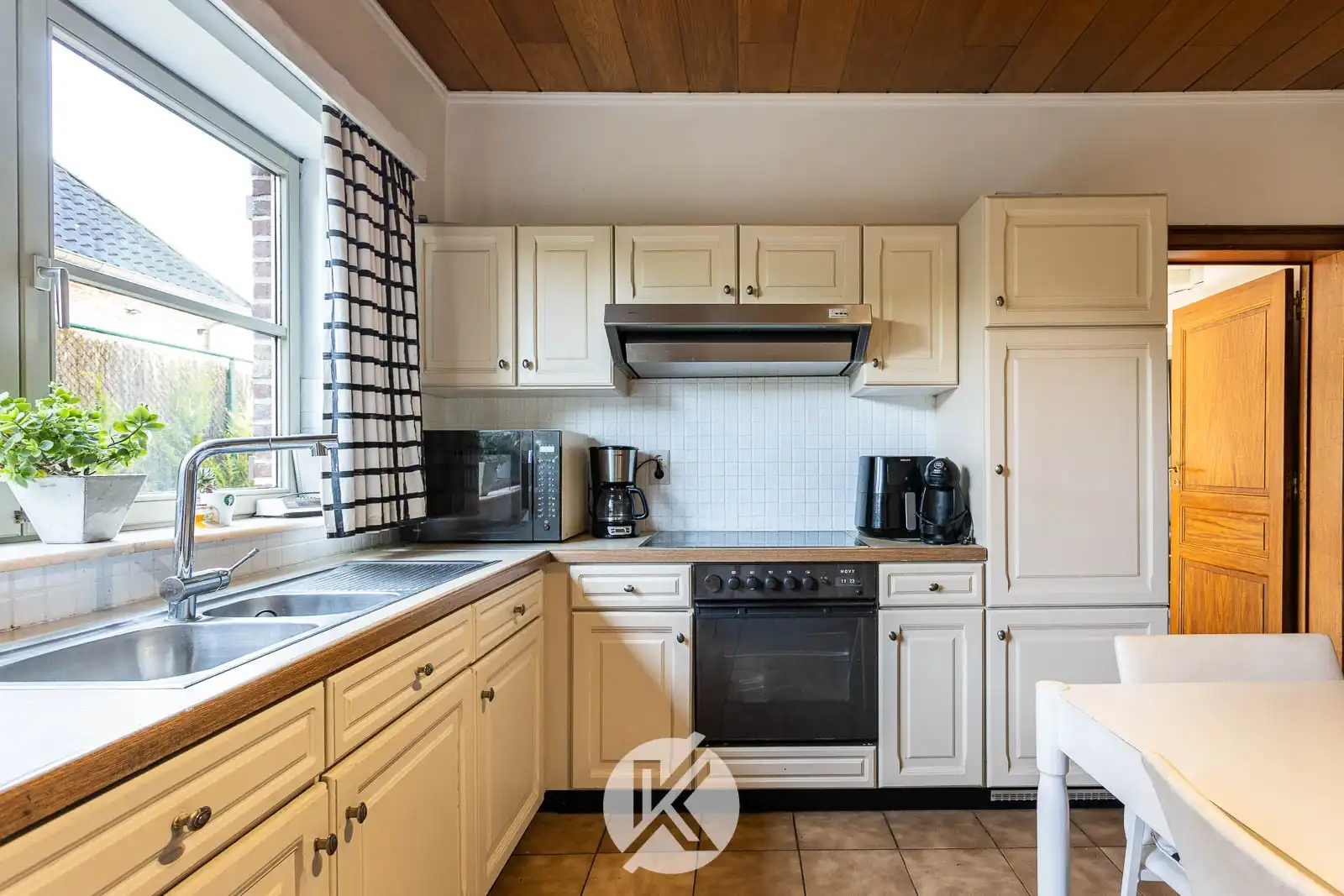 Vrijstaande woning op ruim perceel van 15 are foto 10