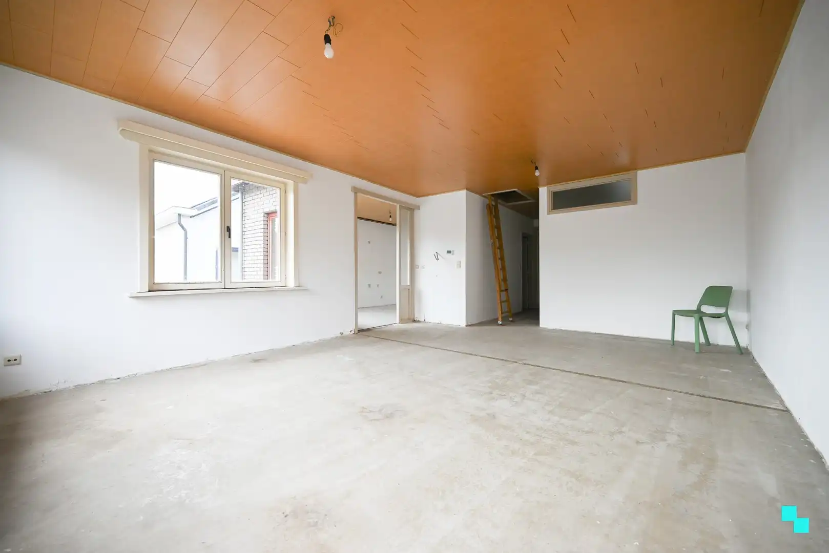 Bedrijfsgebouw met bovenliggend appartement te Sint-Eloois-Winkel foto 14