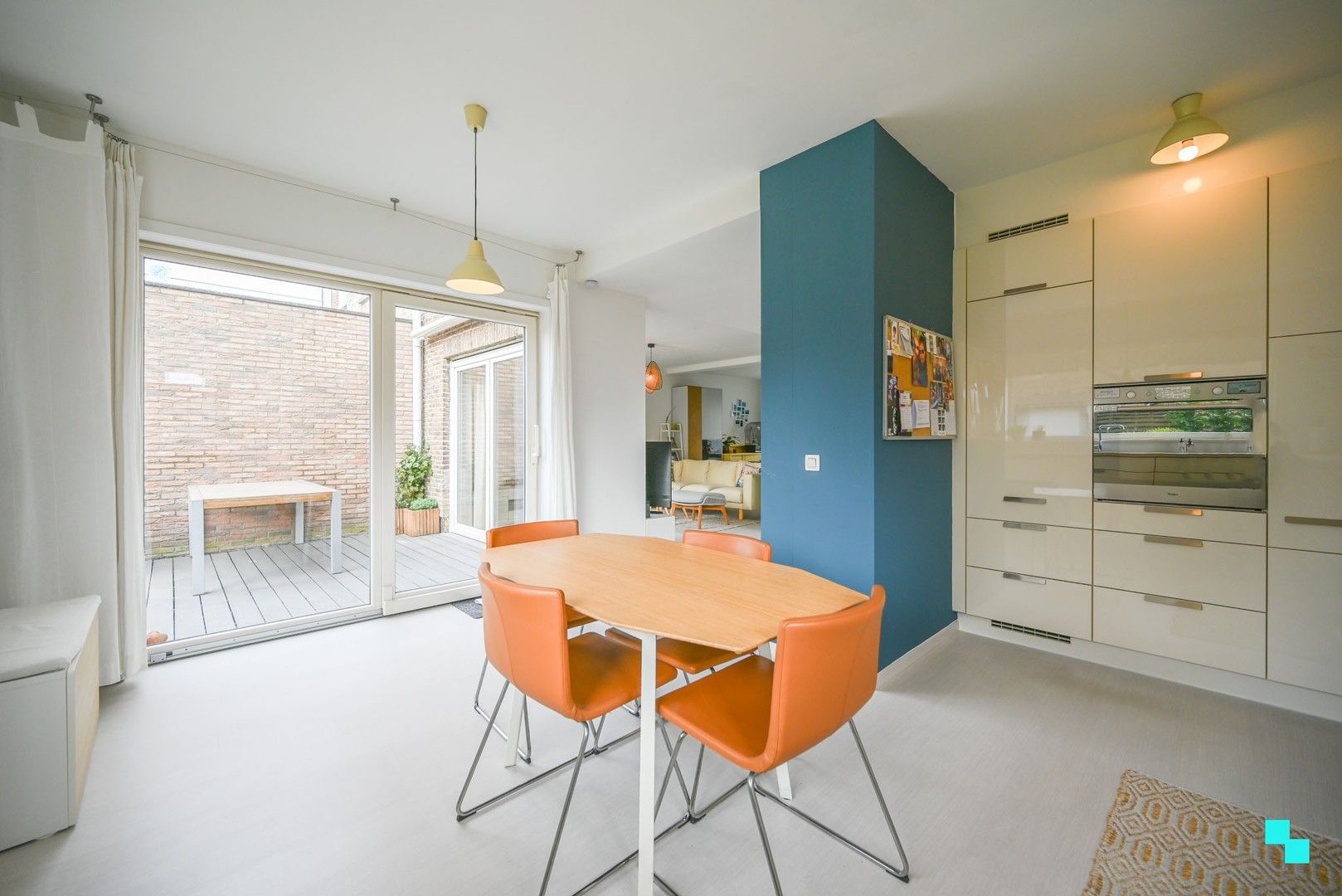 Instapklare en goed onderhouden woning nabij het centrum van Waregem foto {{pictureIndex}}