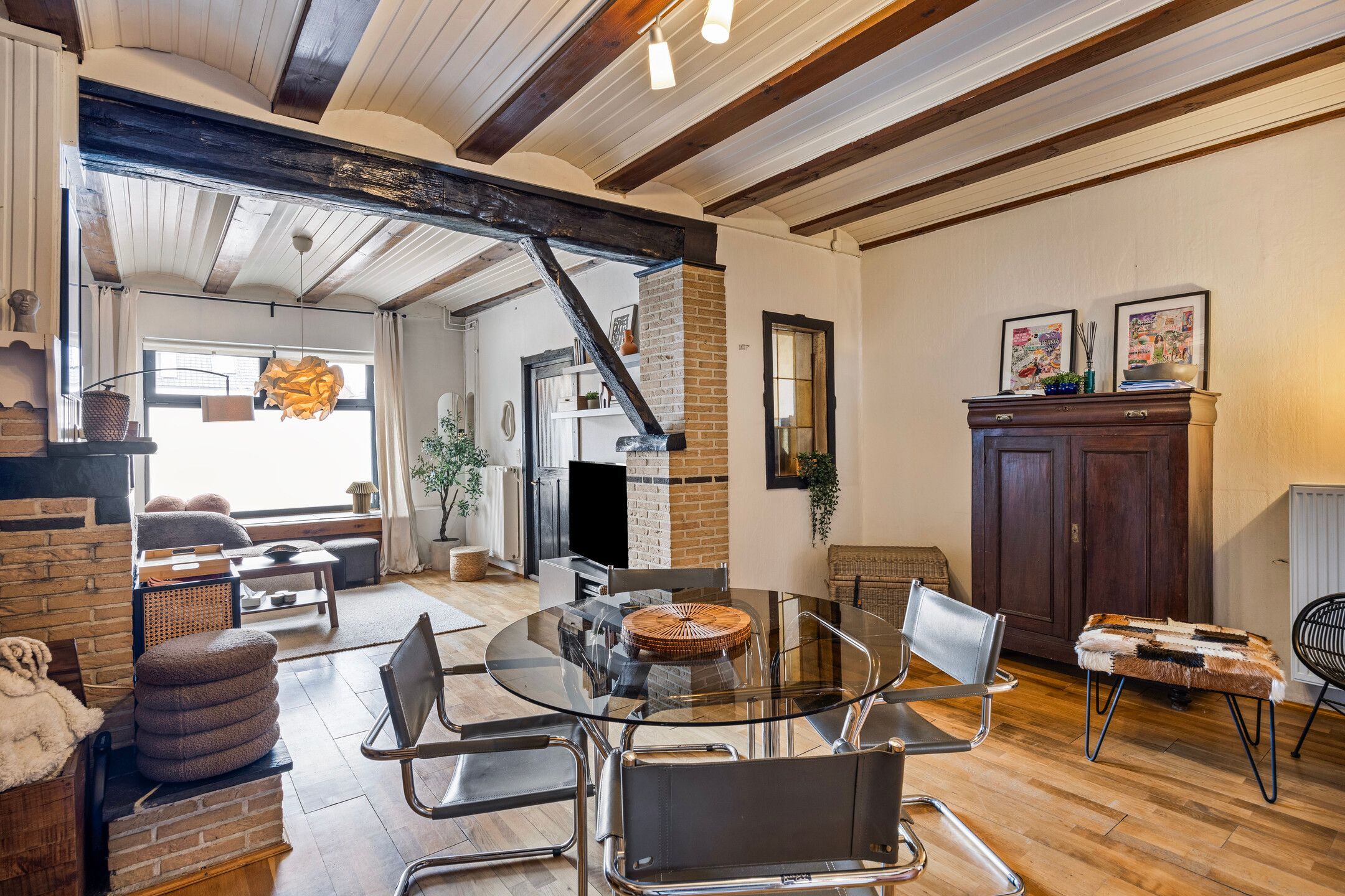 Charmante woning met omheinde tuin en garage foto 5