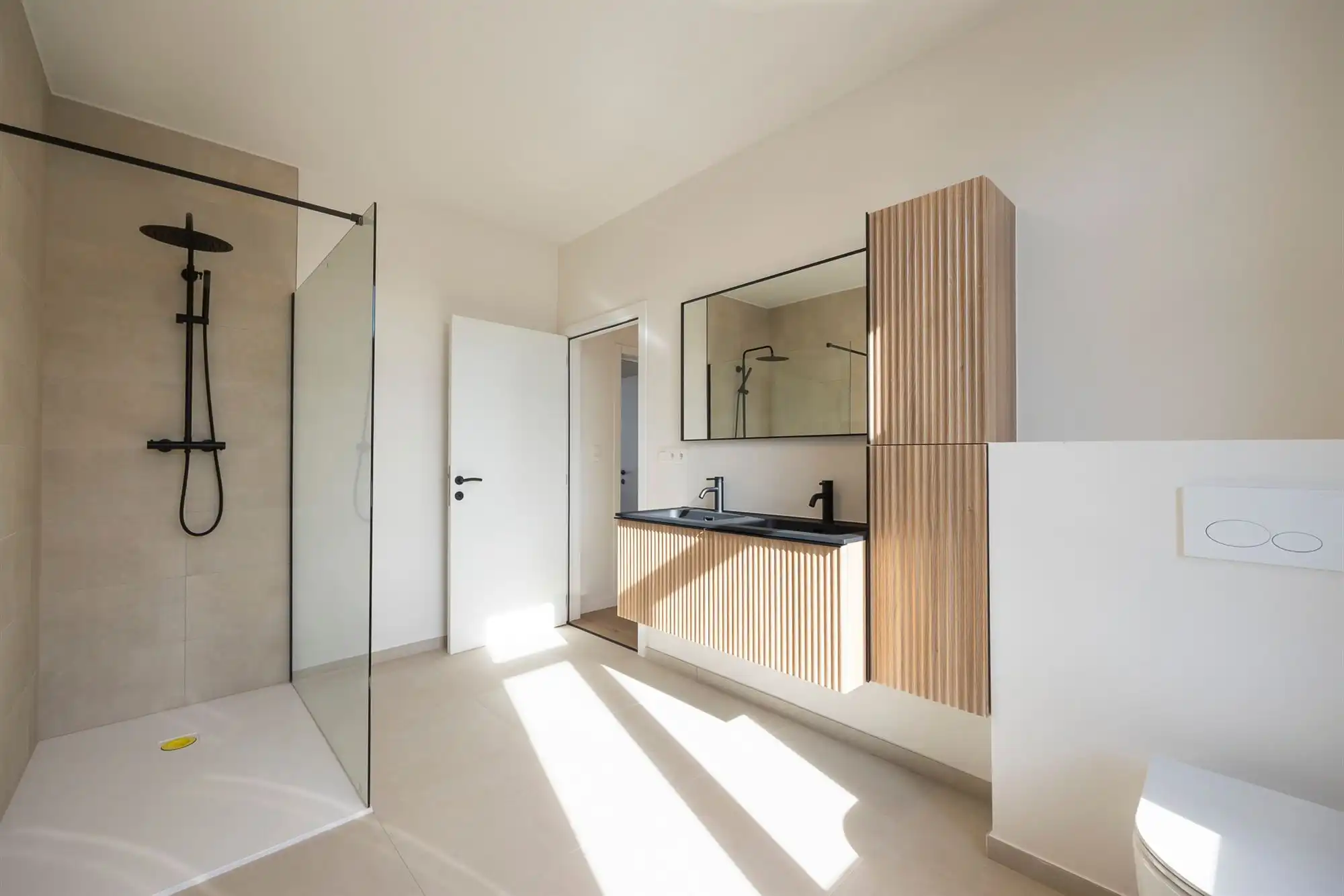 Volledig gerenoveerde woning met tuin in Mechelen foto 15