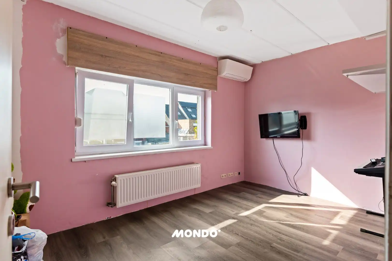 Ruime gezinswoning met 6 slaapkamers, zonnepanelen en zuidgerichte tuin foto 12