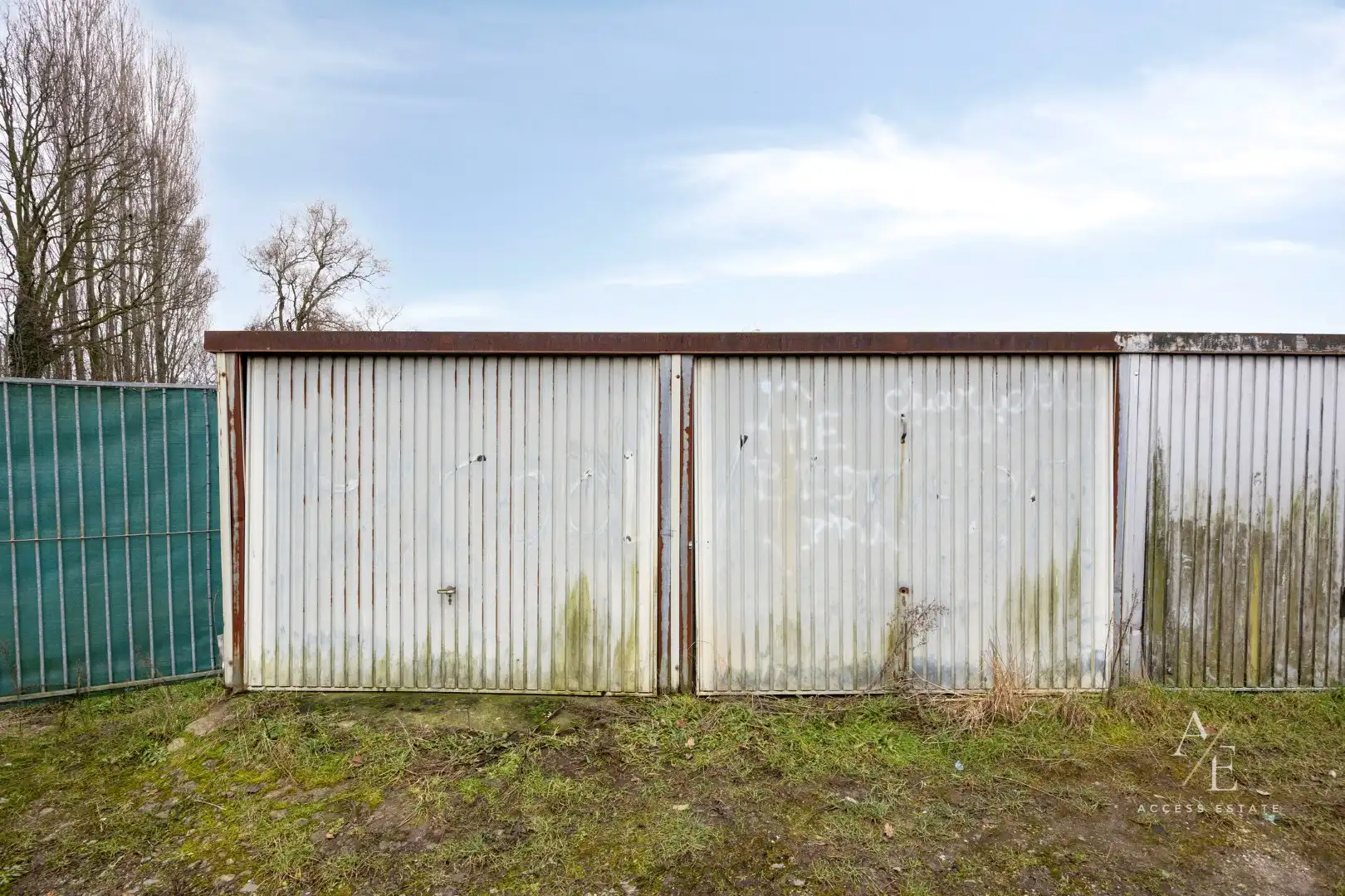 Veelzijdig te renoveren eigendom met tuin en 2 garages en achterdoorgang in Temse foto 4