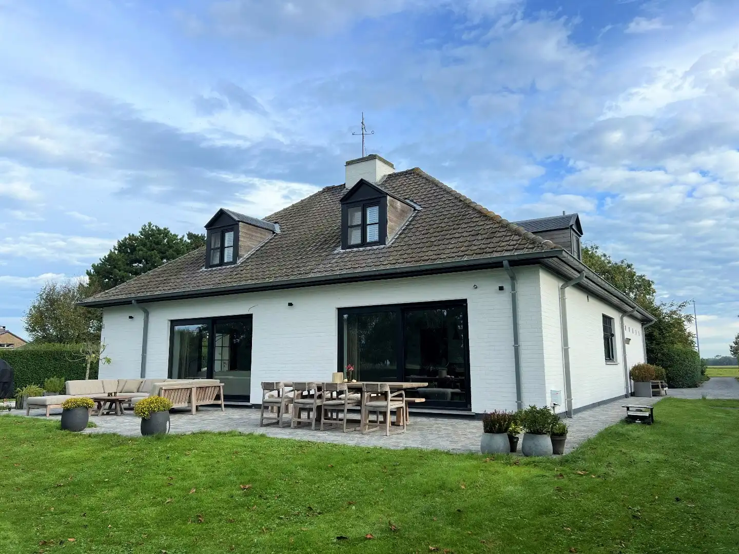 Prachtige karaktervolle villa op groot perceel nabij invalswegen foto 24