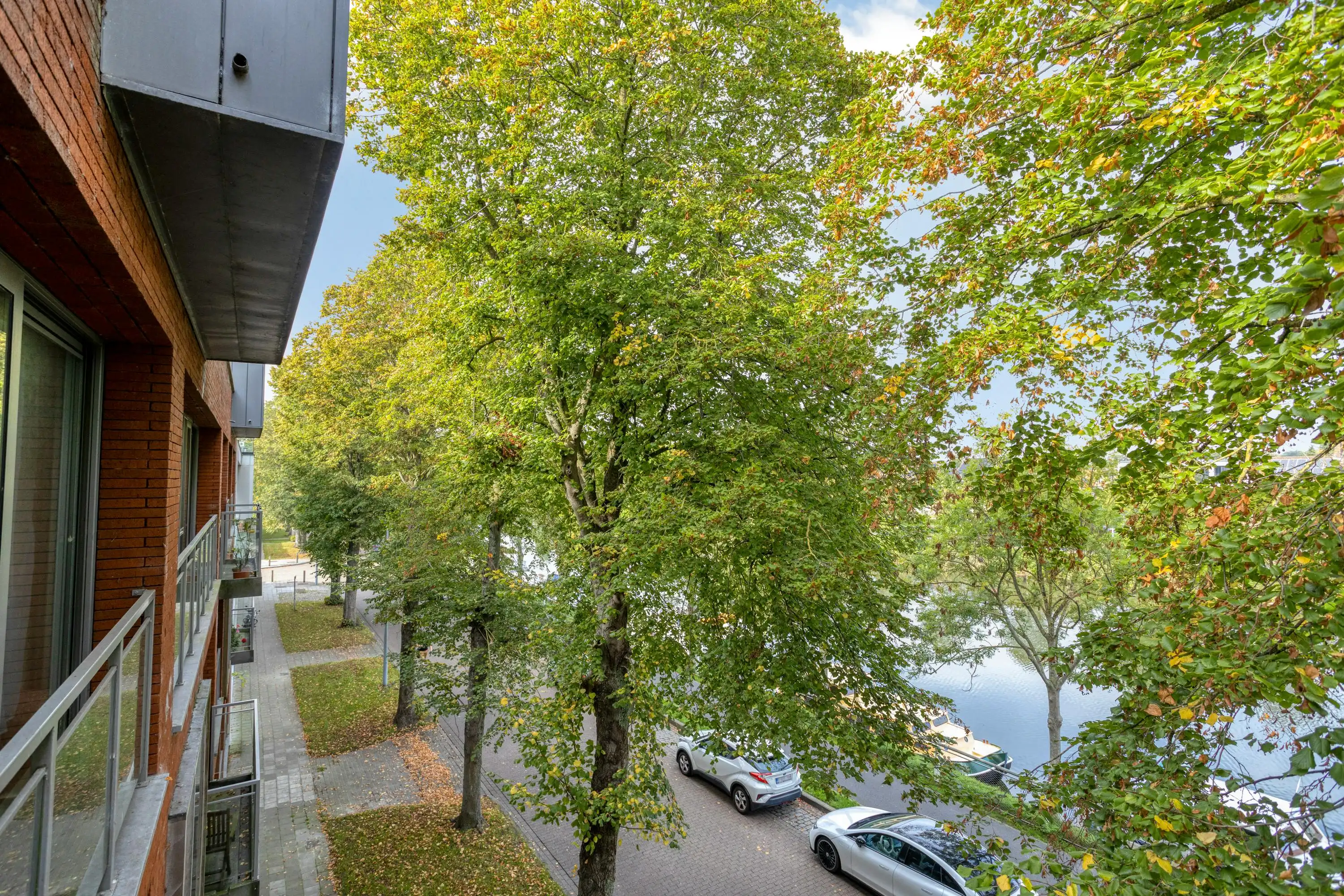 Ruim appartement met 2 grote terrassen en prachtig kanaalzicht foto 5