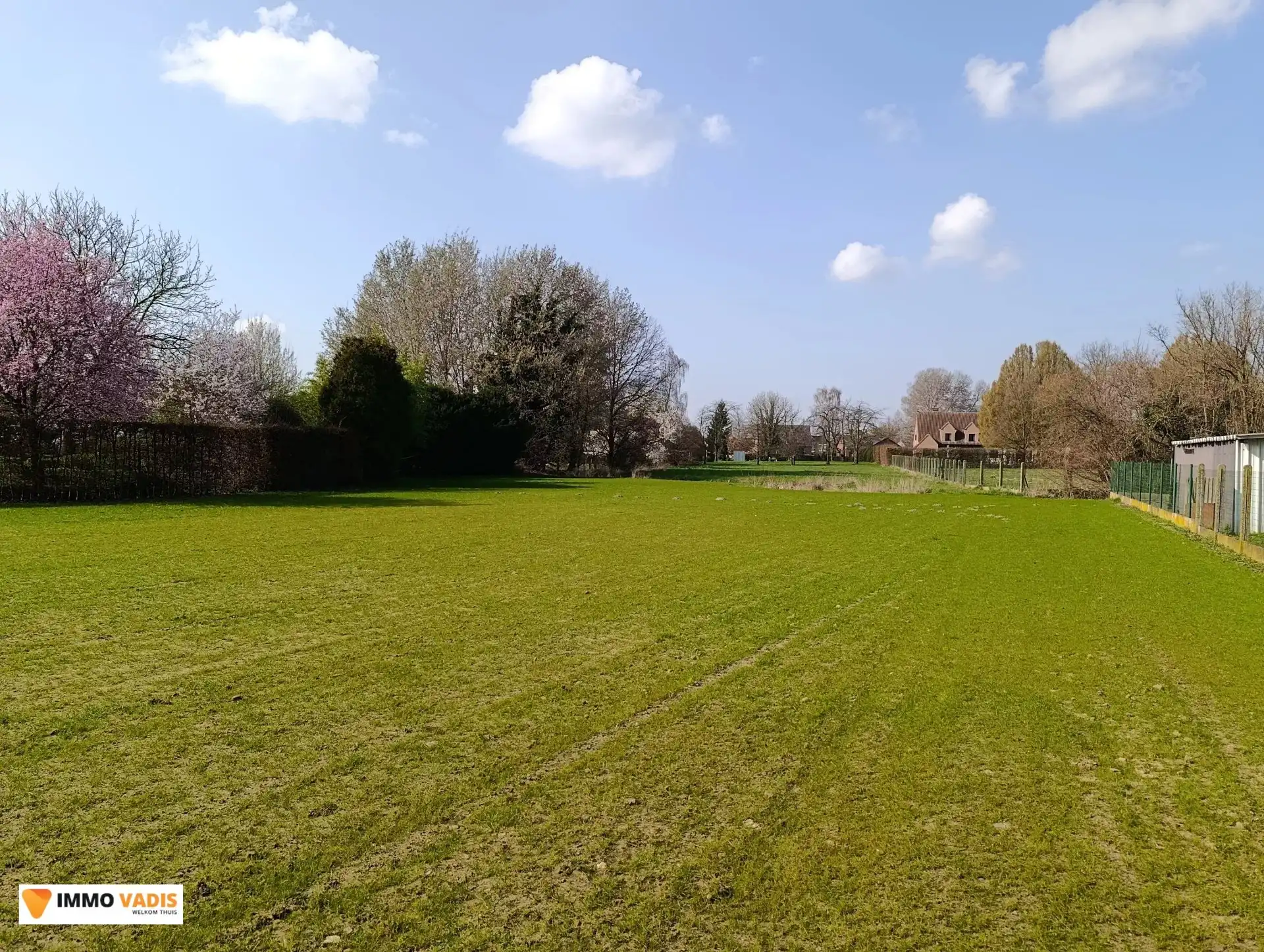 Gezinswoning met 4 slaapkamers, 2 garages, terras en tuin foto 9